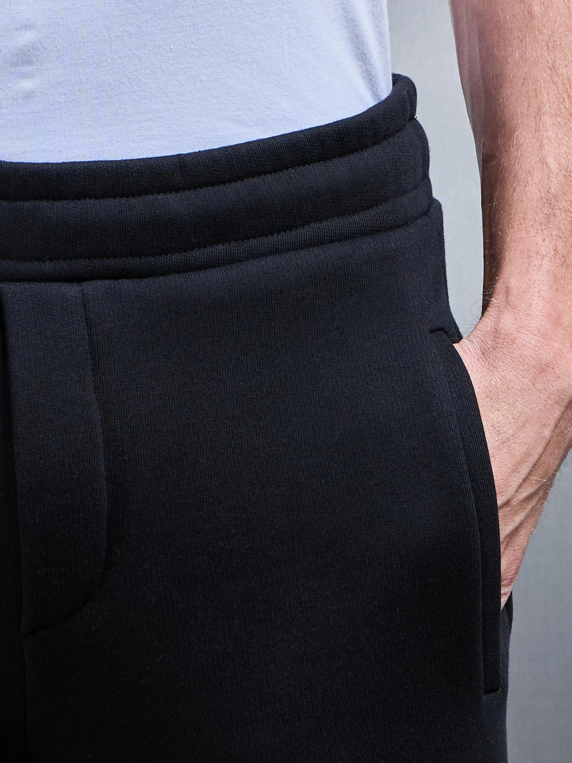 Relaxed Fit Jogger in Black - Image 5