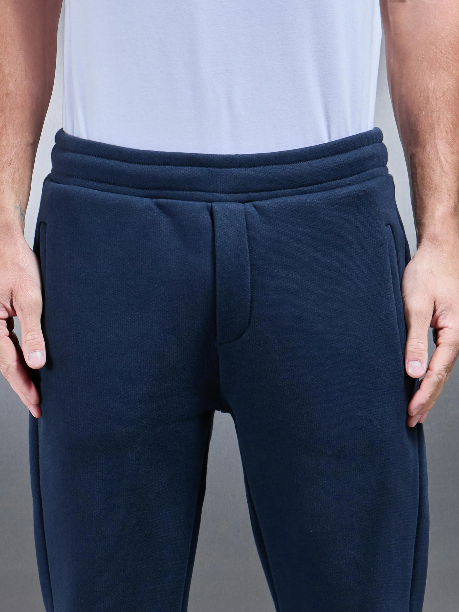 Relaxed Fit Jogger in Navy - Image 4
