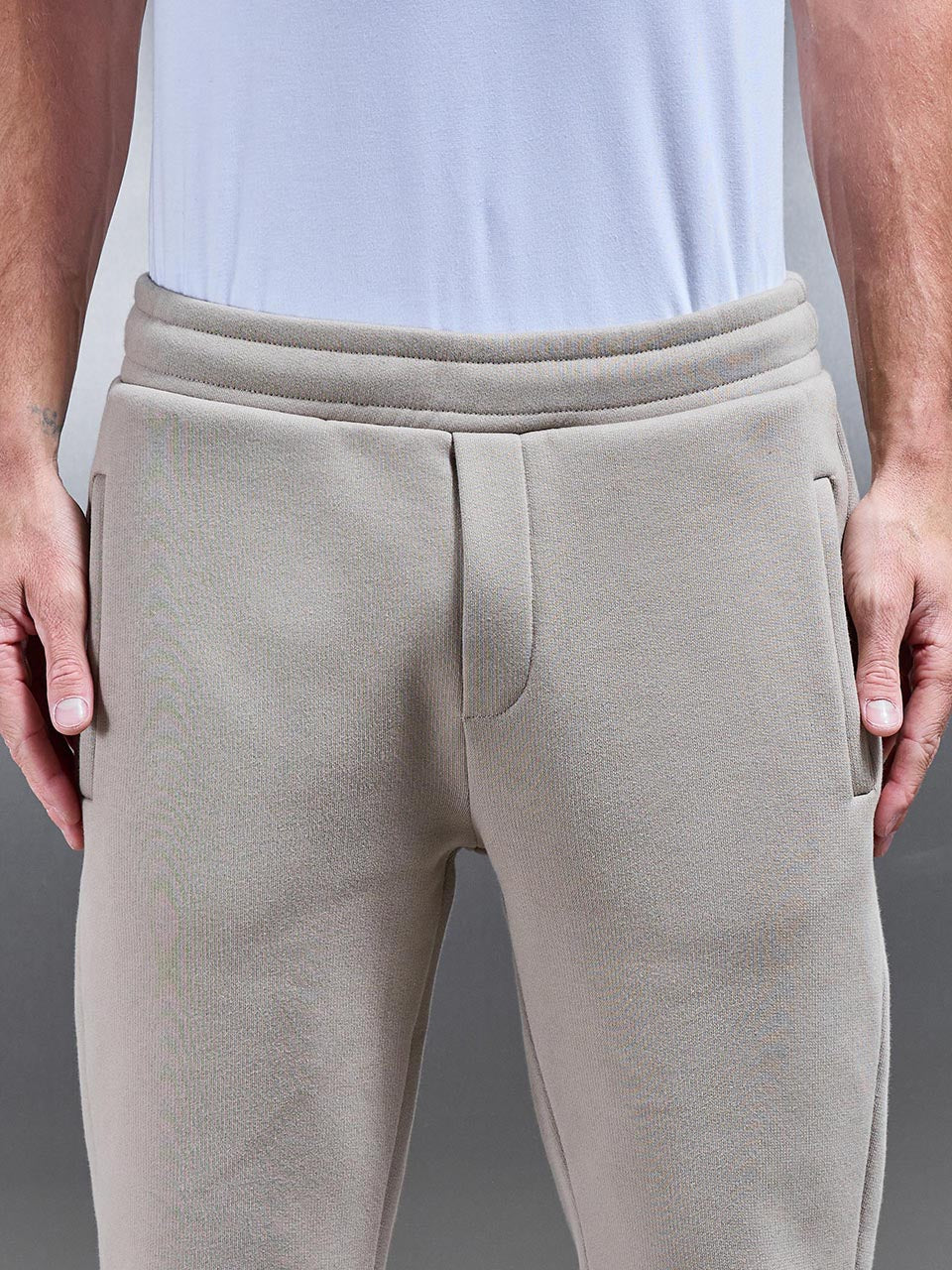 Relaxed Fit Jogger in Stone - Image 4