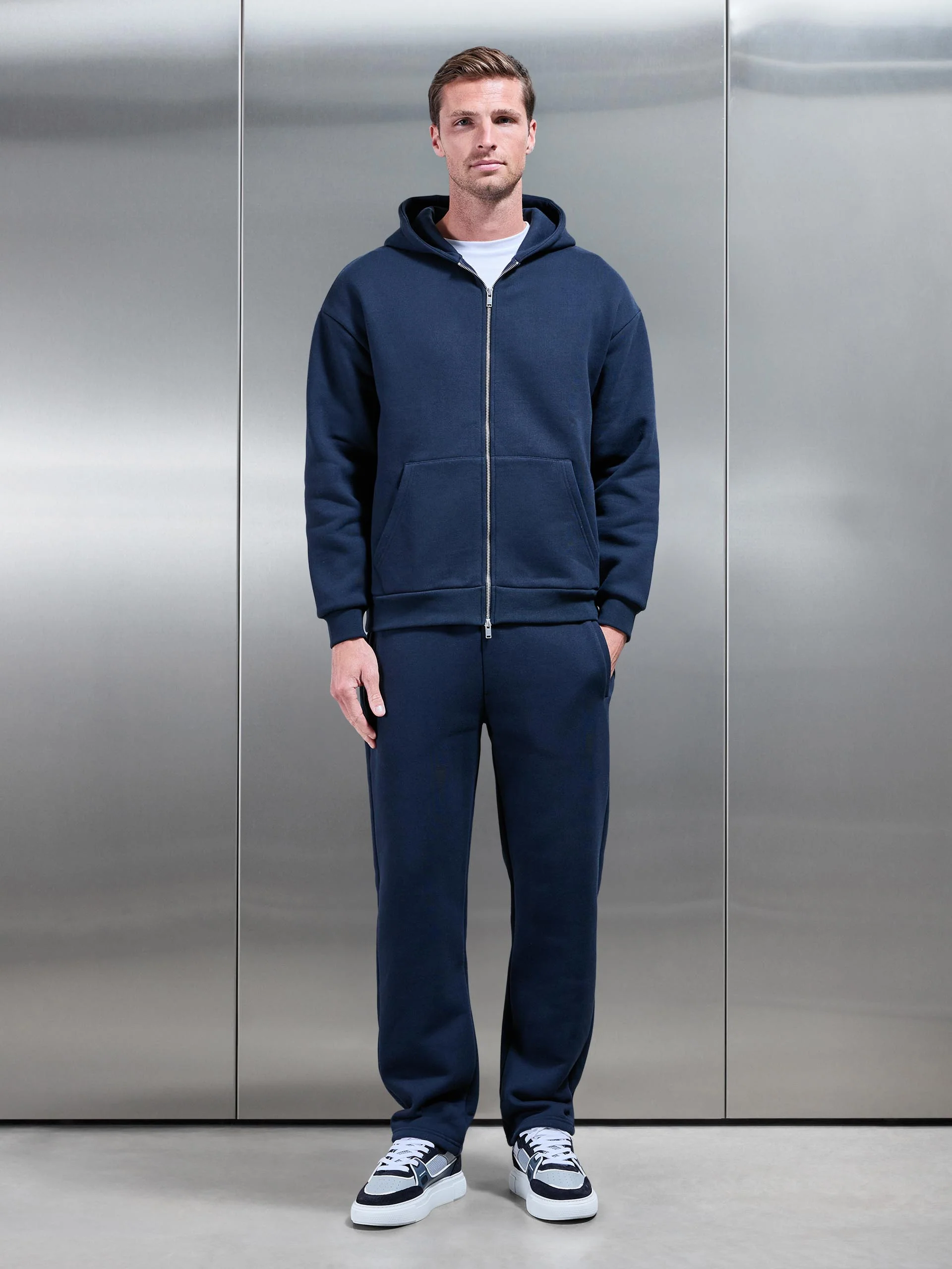 Relaxed Fit Straight Leg Jogger in Navy - Image 2