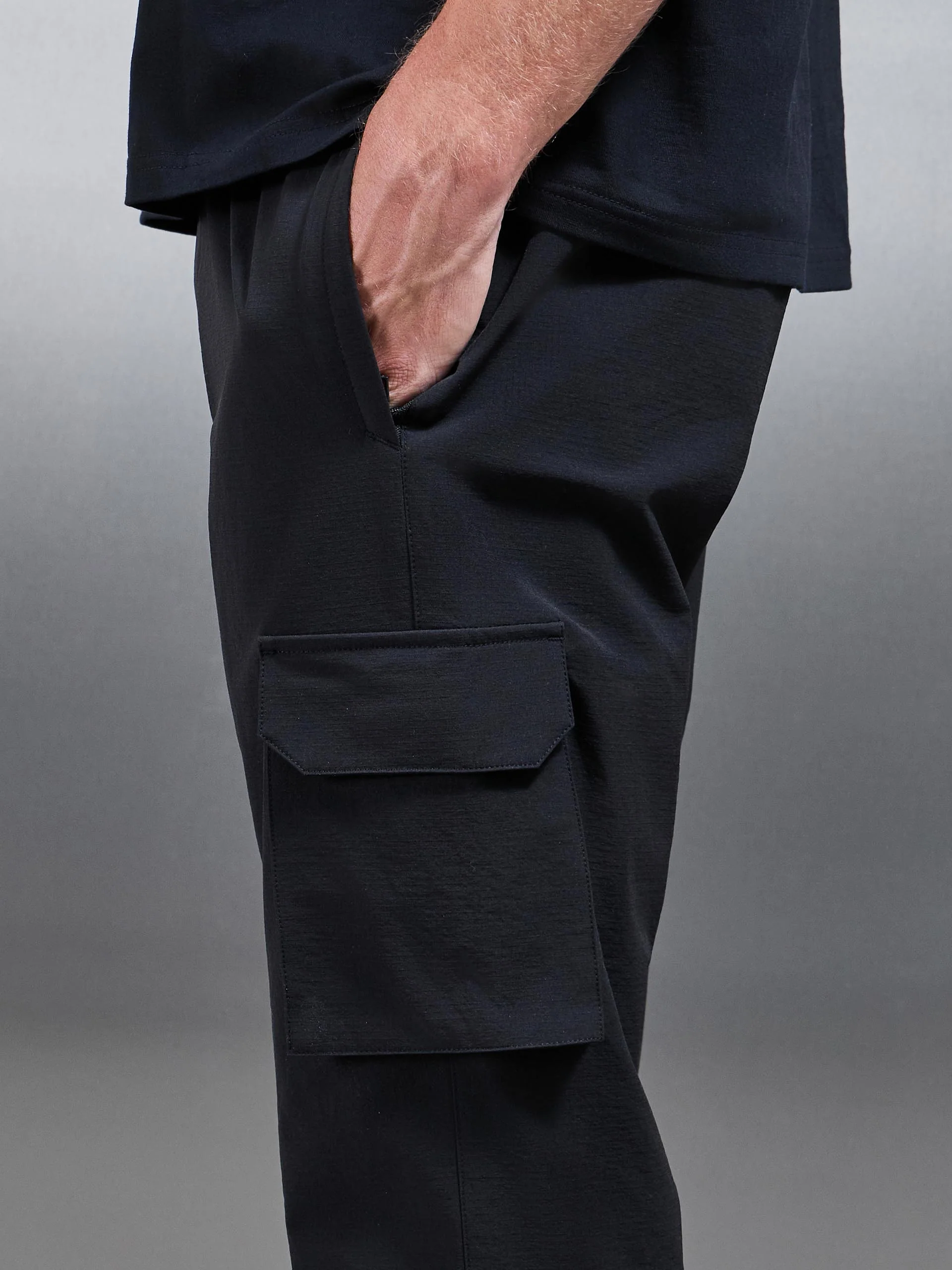 Relaxed Fit Utility Cargo Pant in Black - Image 4