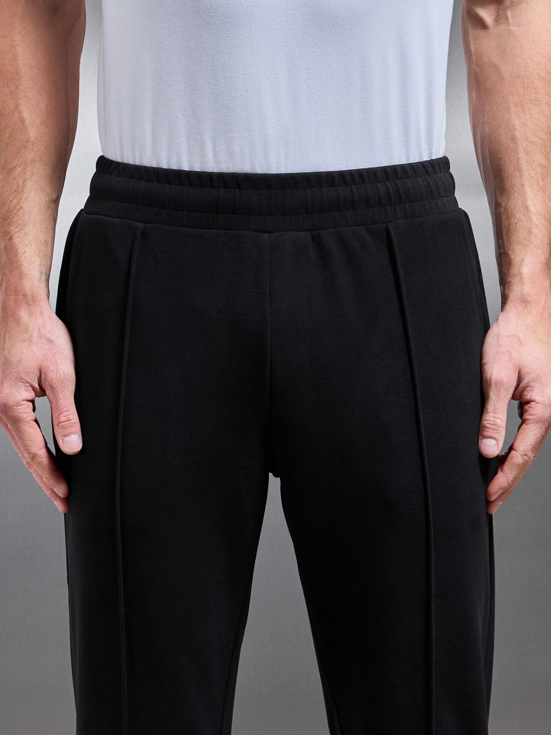 Slim Fit Knitted Jogger in Black - Image 4