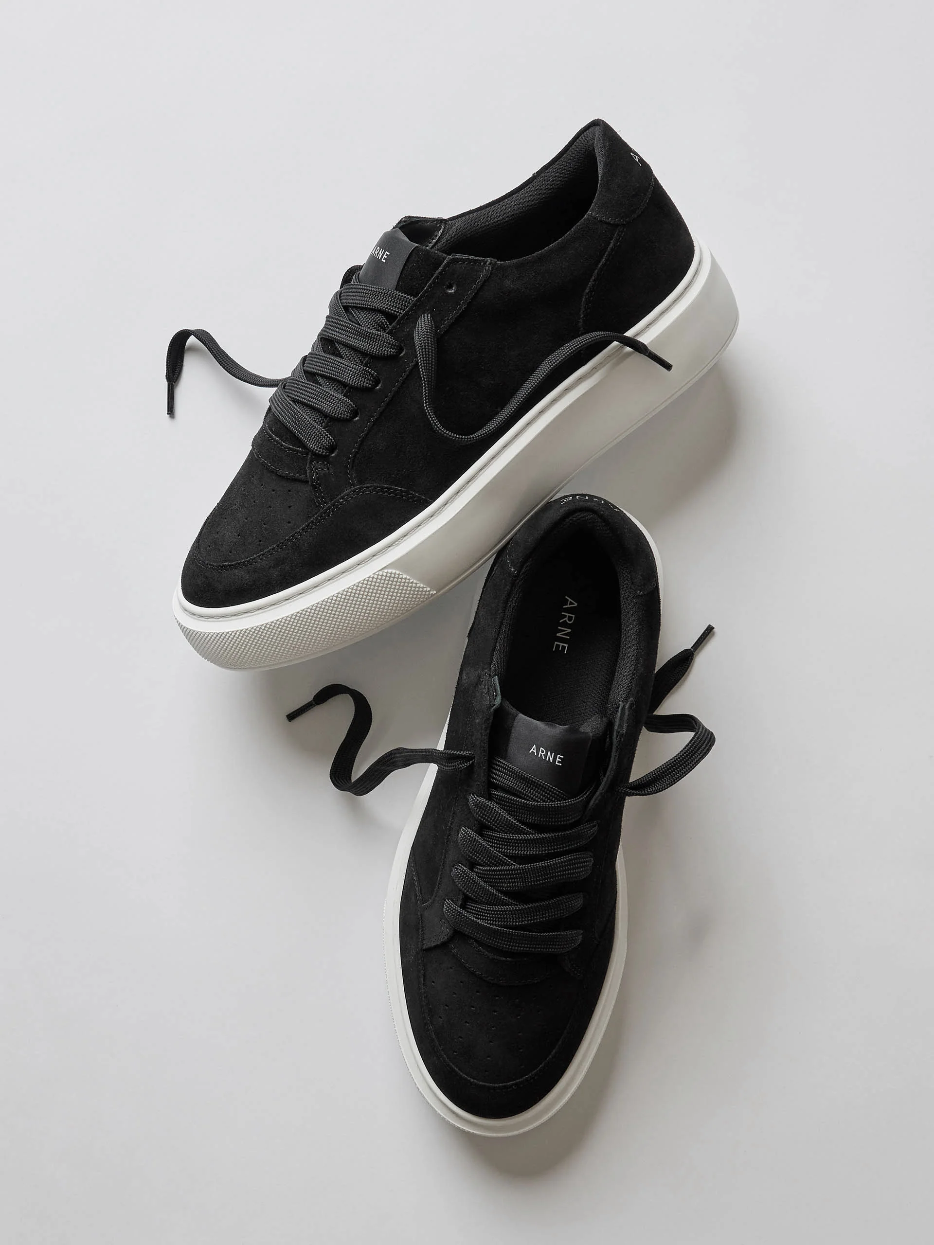 Suede Court 2.0 Trainer in Black - Image 2