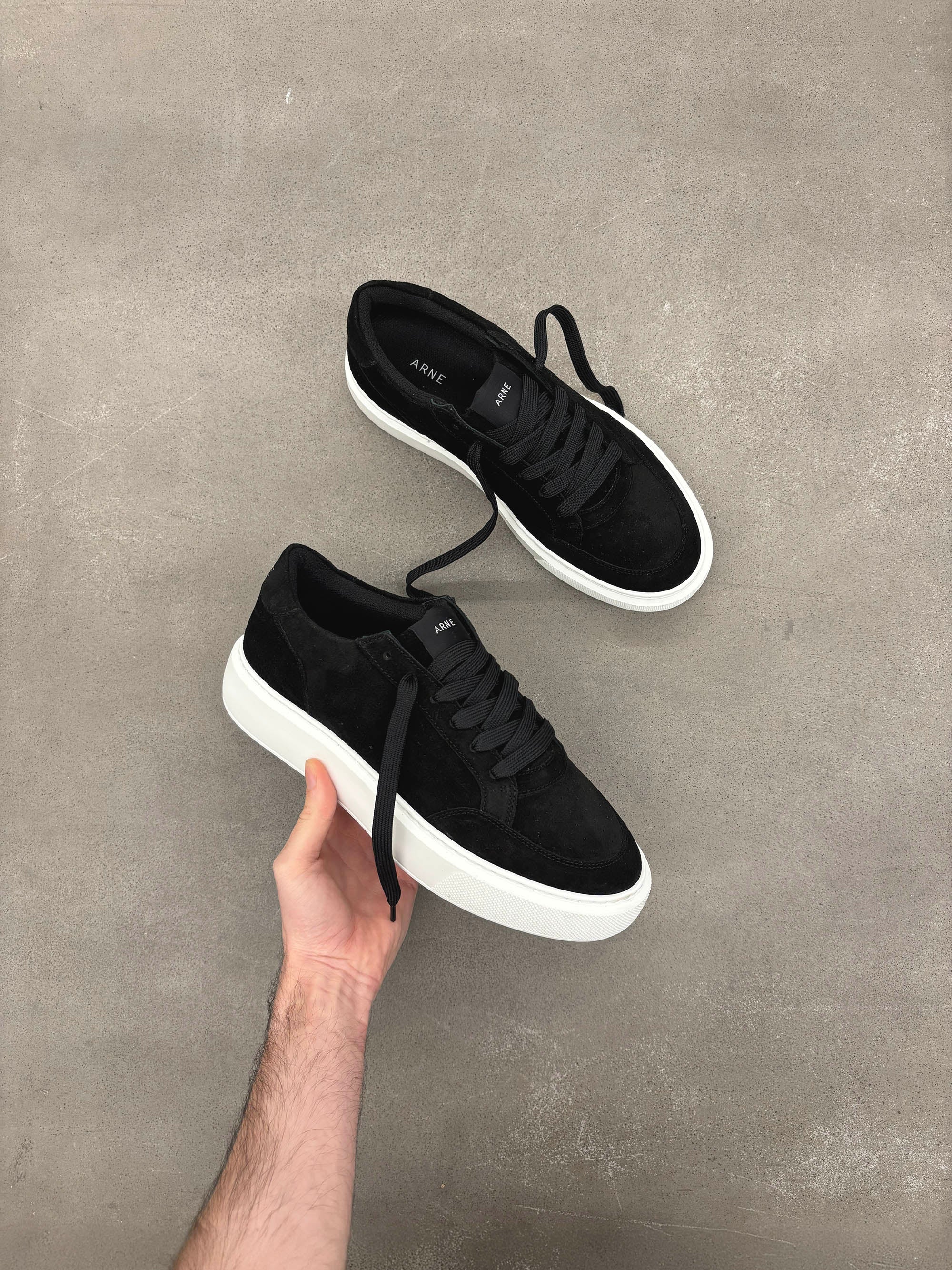 Suede Court 2.0 Trainer in Black - Image 6