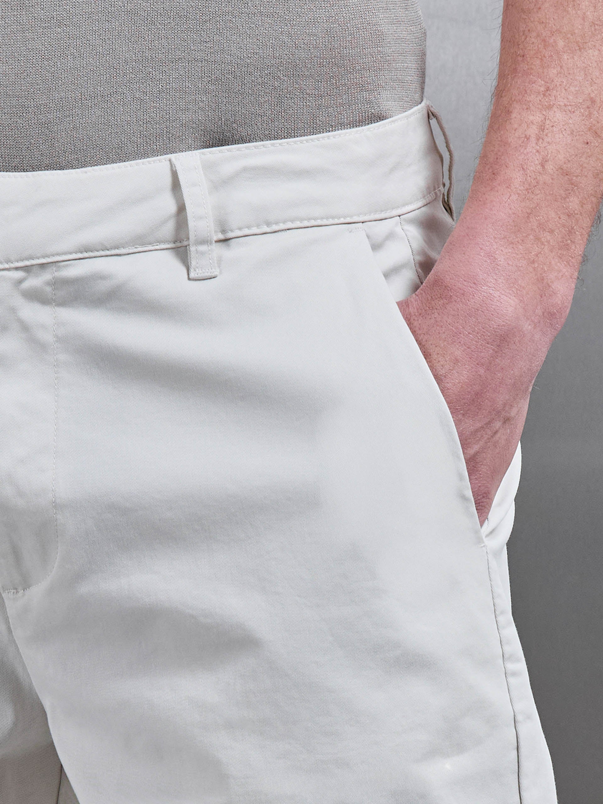 Tailored Chino Short in Off White - Image 5