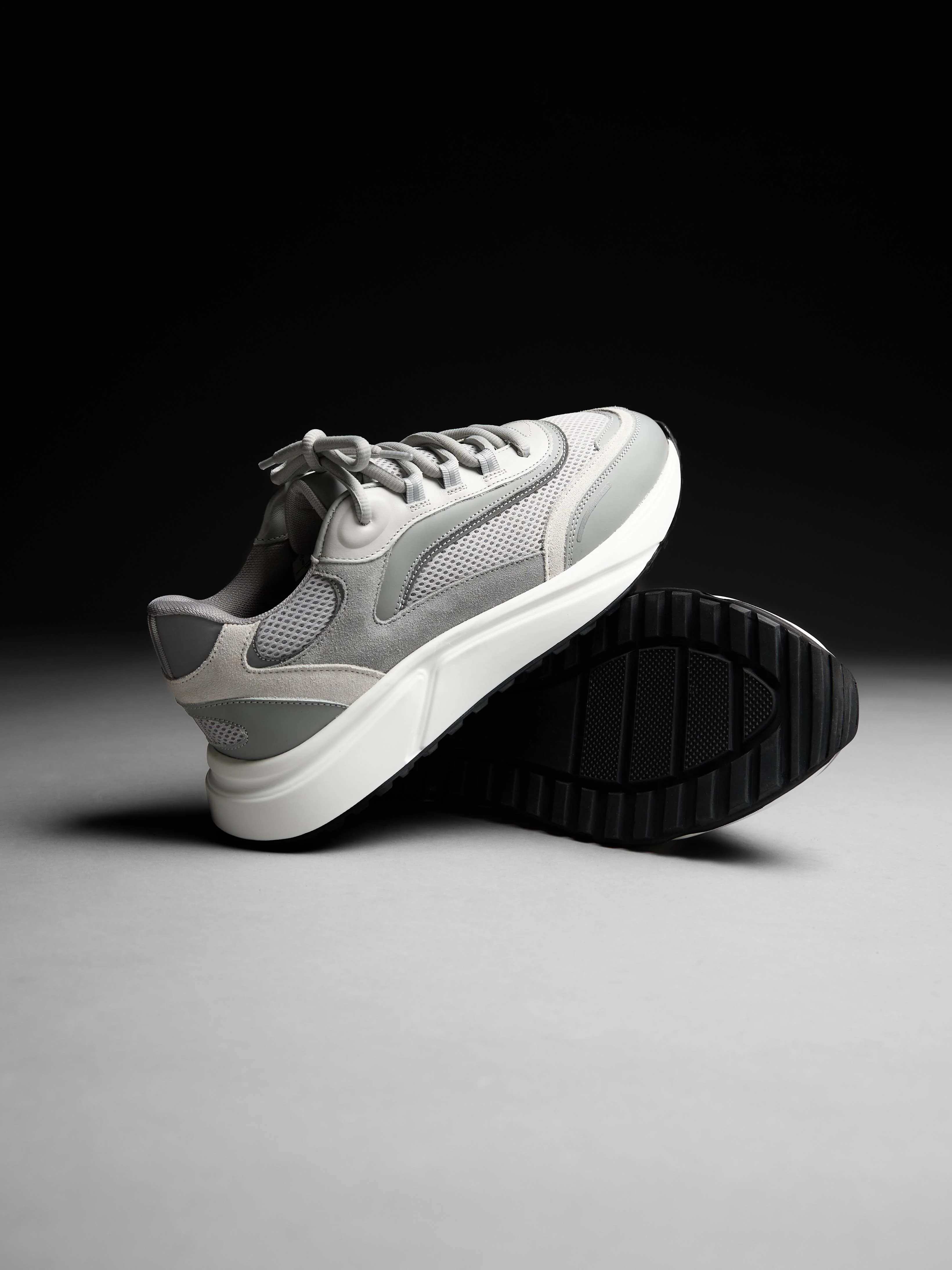 Technical Runner 2.0 in Grey - Image 2