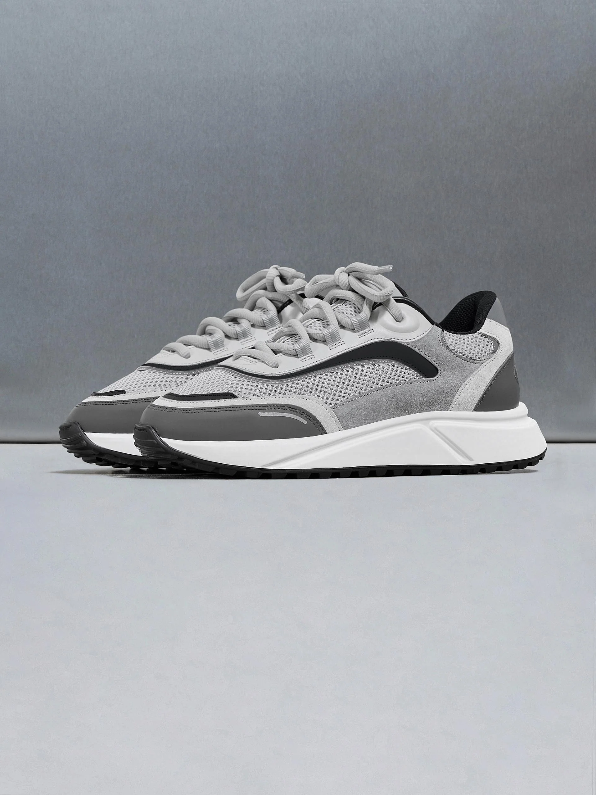 Technical Runner 2.0 in Grey Black - Image 3
