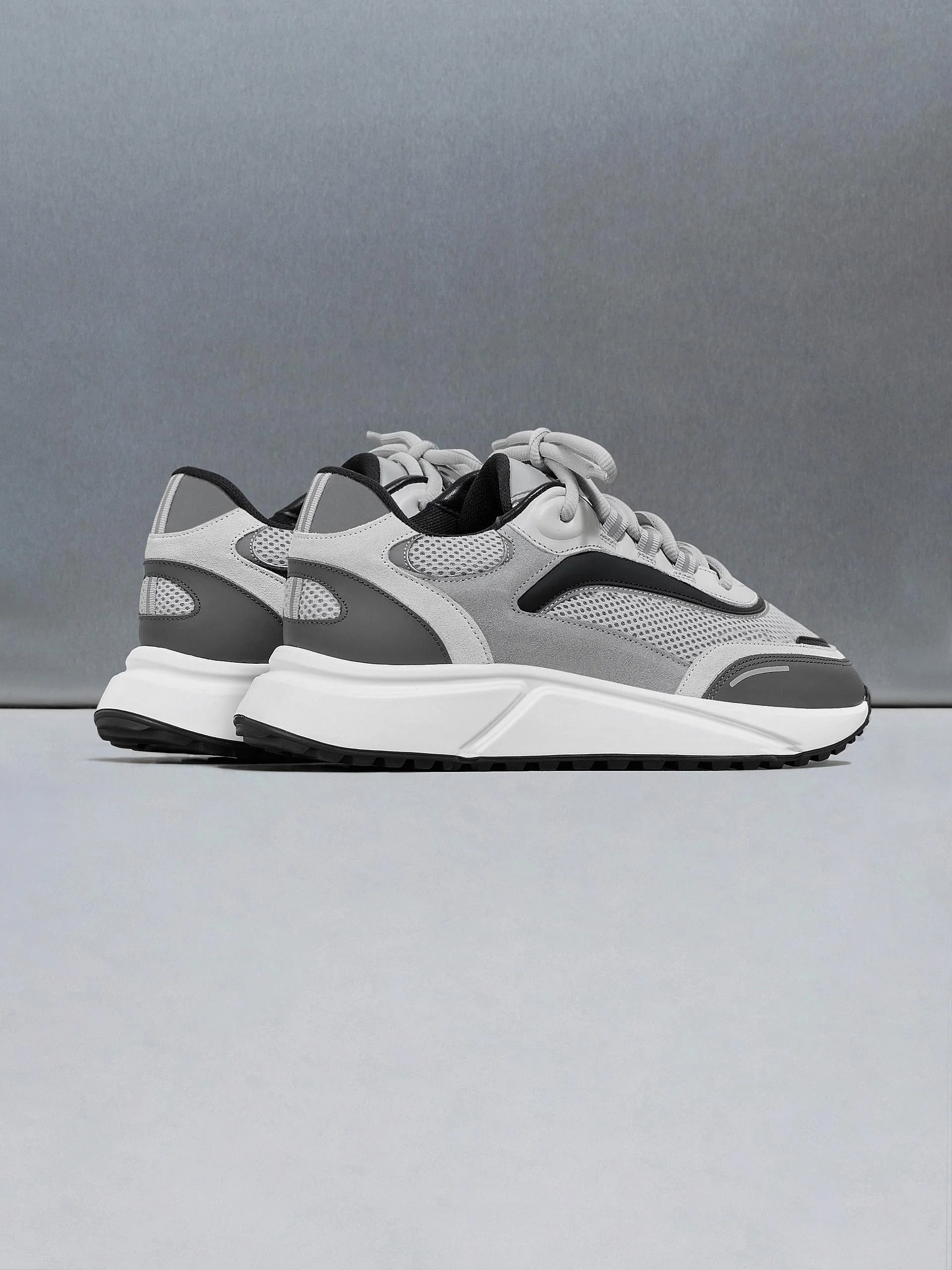Technical Runner 2.0 in Grey Black - Image 4