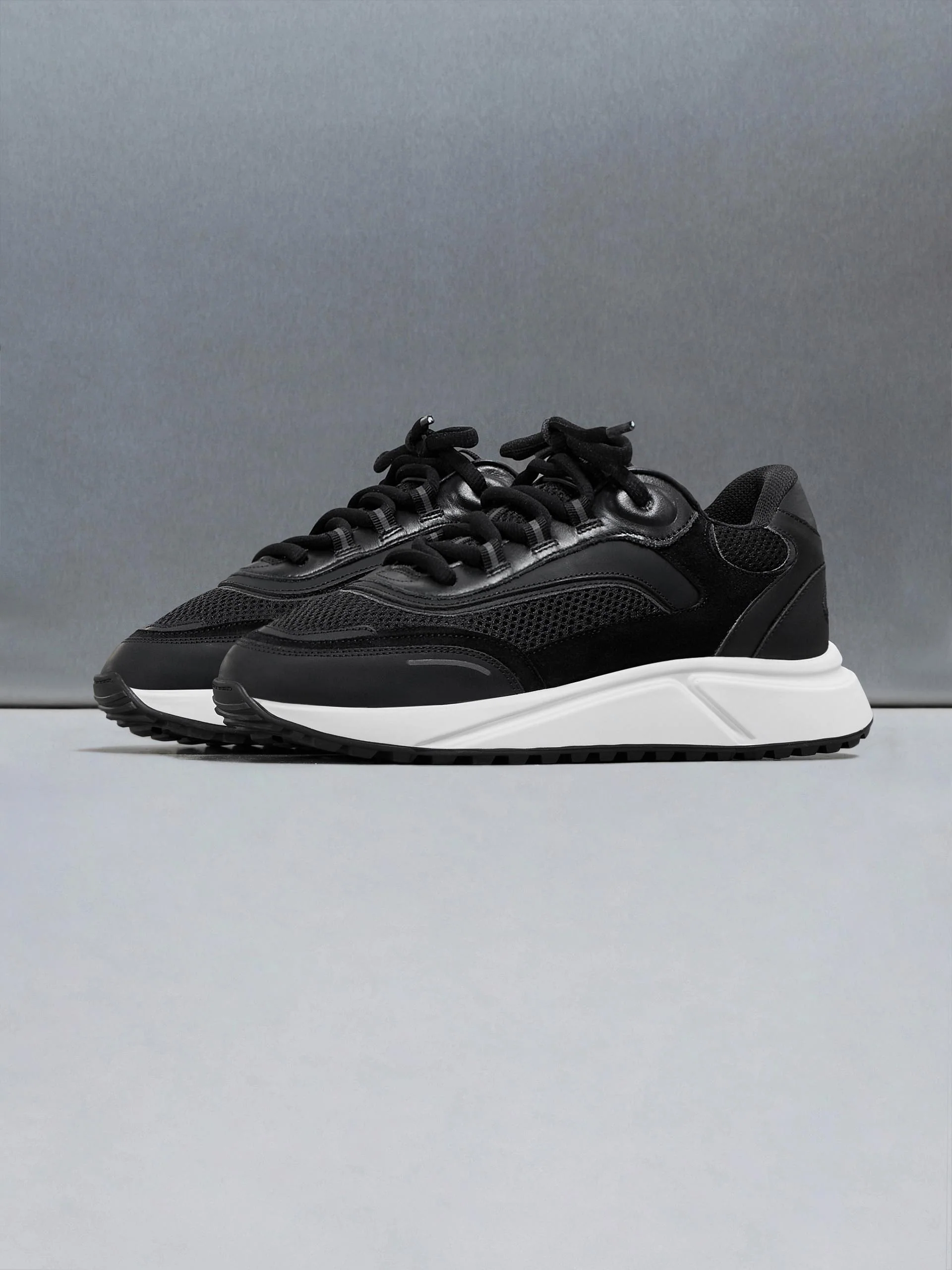 Technical Runner 2.0 in Midnight Black - Image 3
