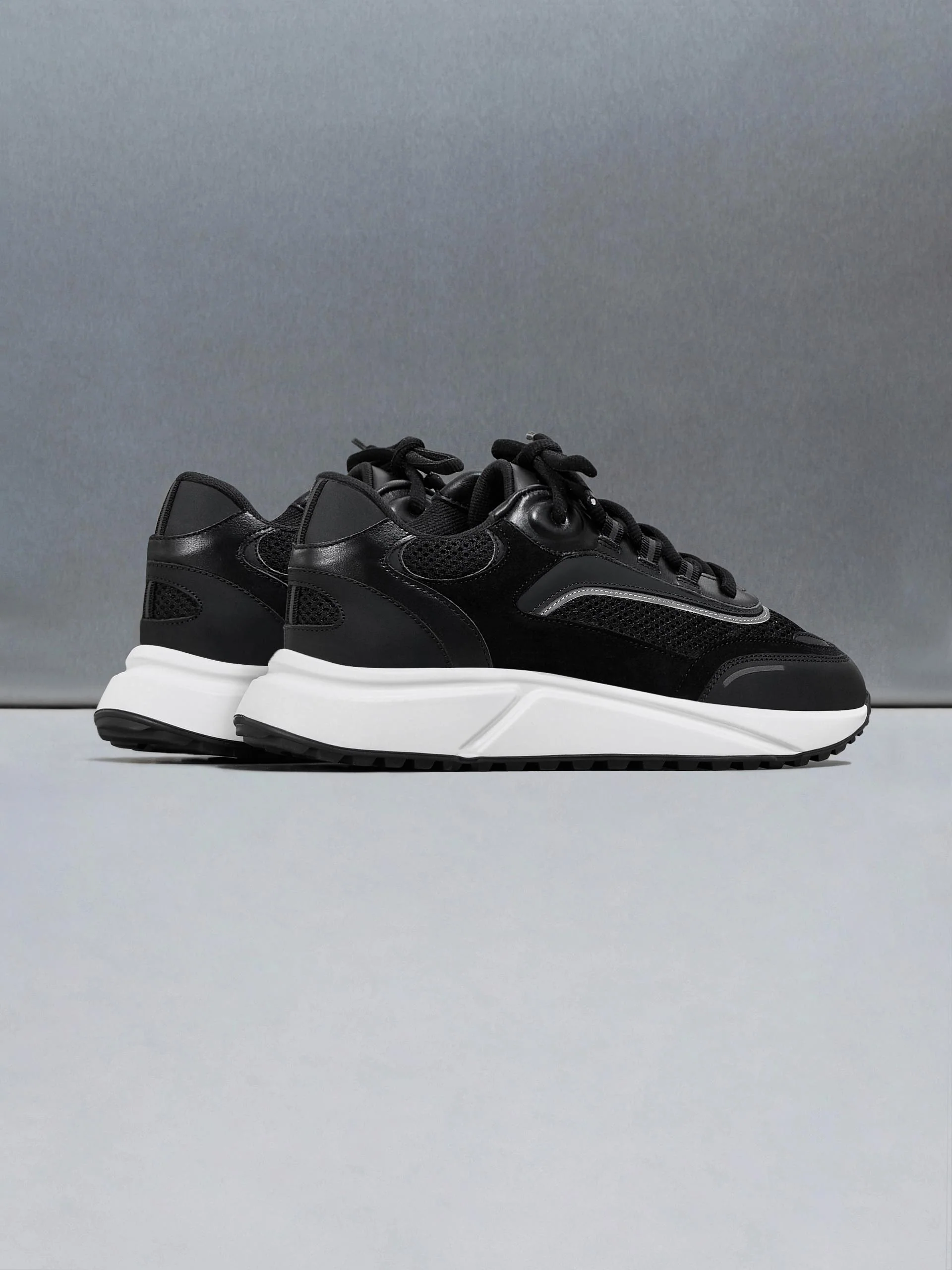 Technical Runner 2.0 in Midnight Black - Image 4