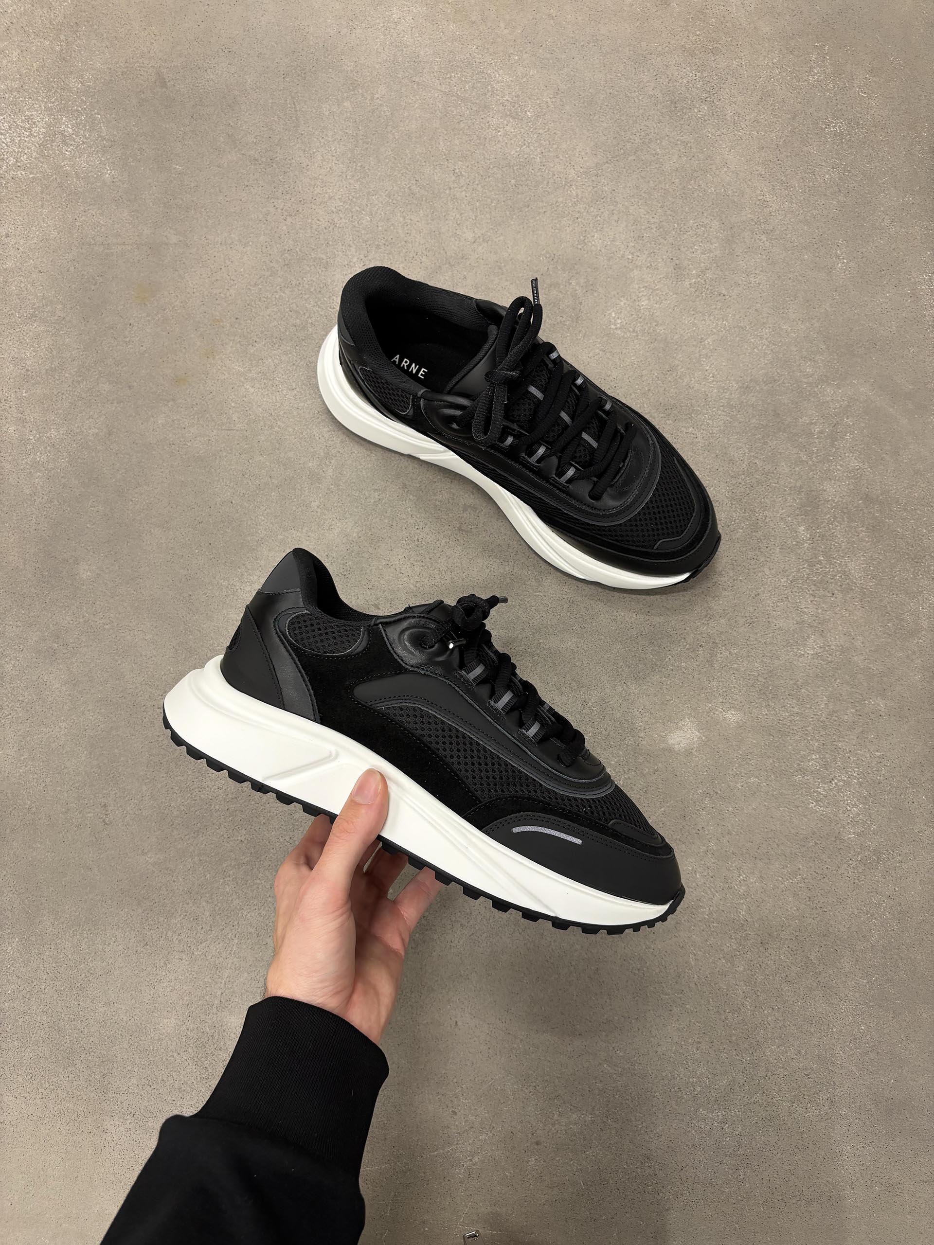 Technical Runner 2.0 in Midnight Black - Image 6