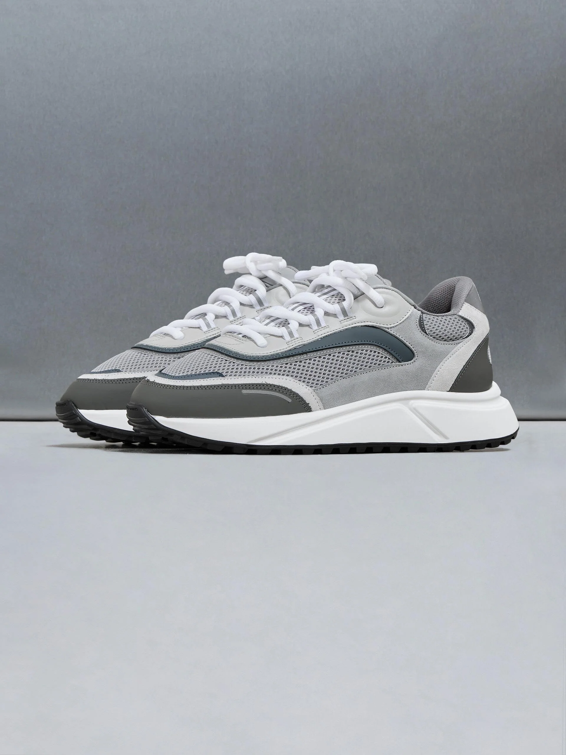Technical Runner 2.0 in Ocean Grey - Image 3