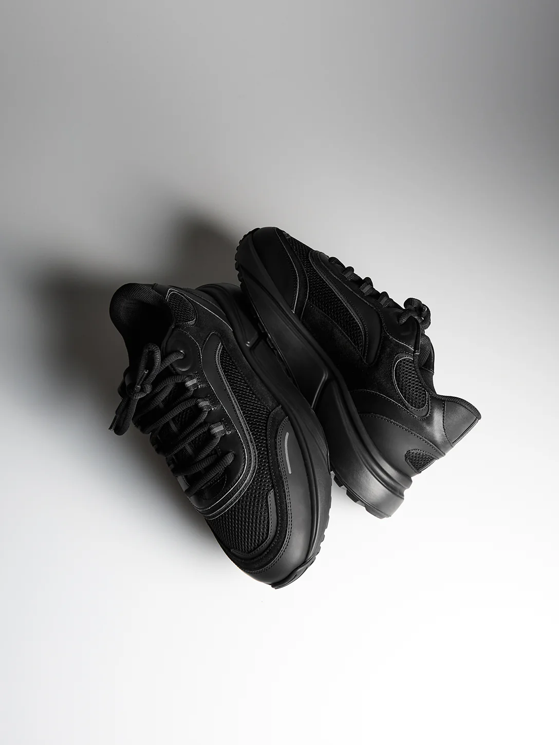 Technical Runner 2.0 in Triple Black - Image 2