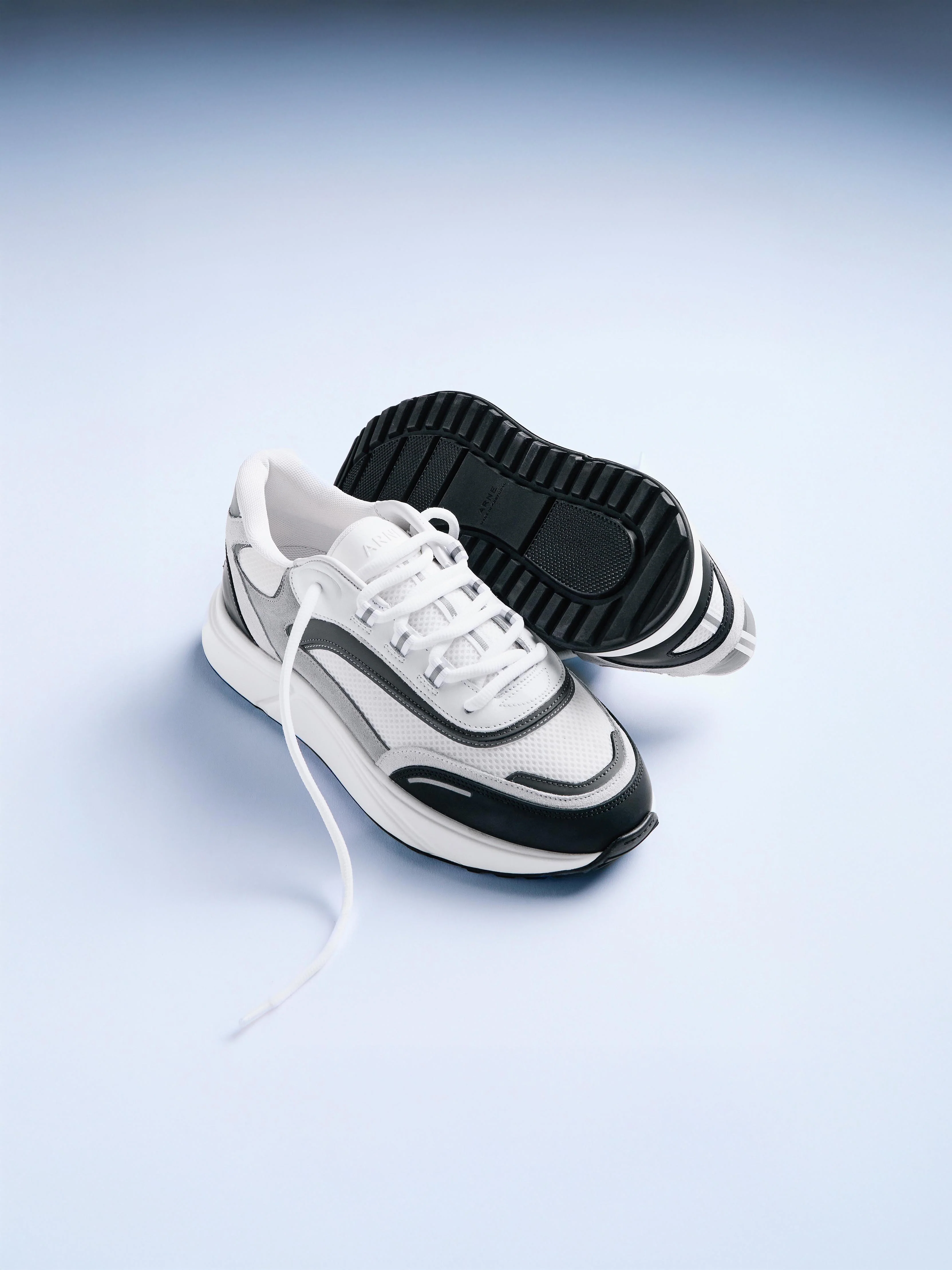 Technical Runner 2.0 in White Black - Image 2