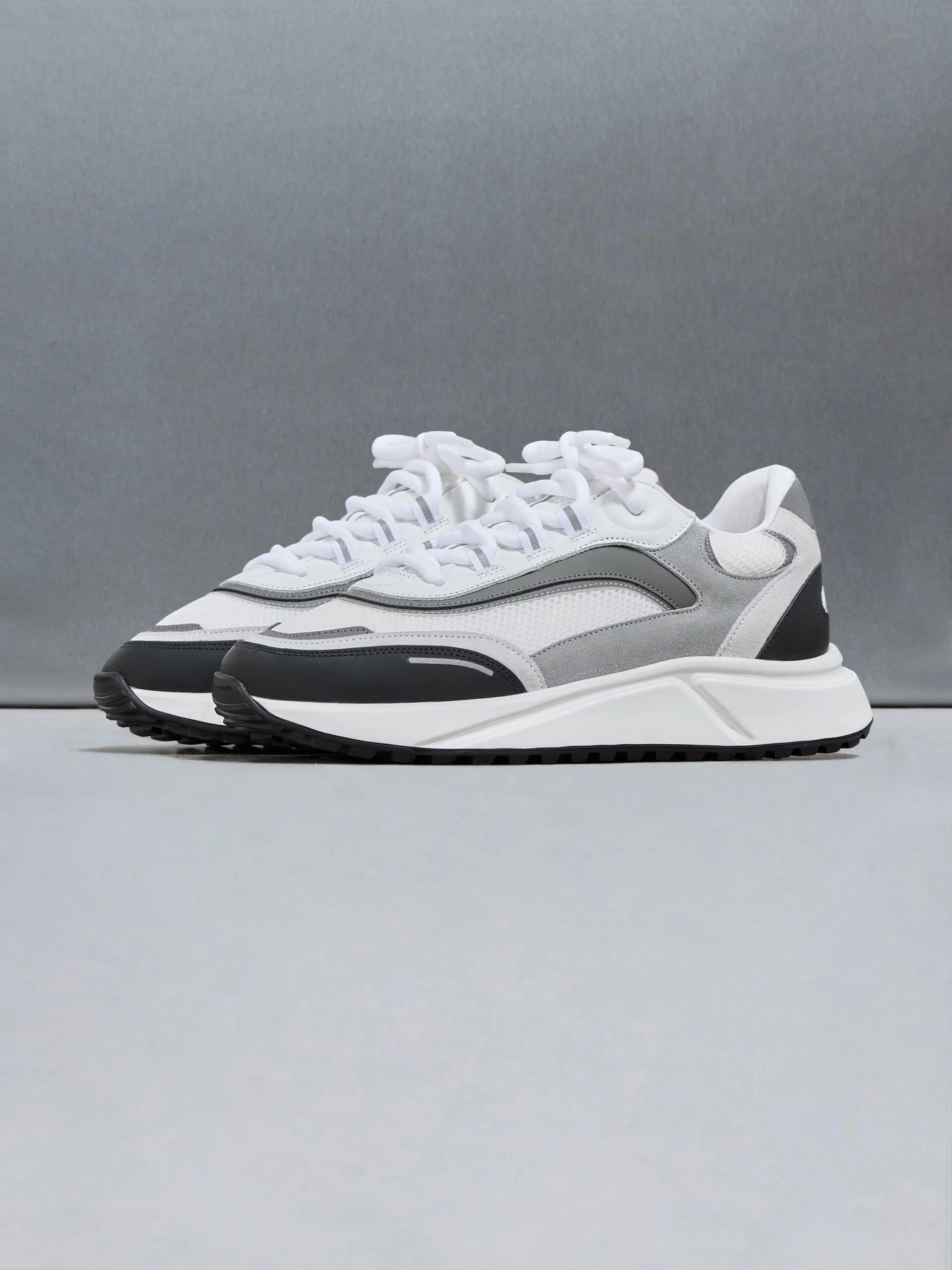 Technical Runner 2.0 in White Black - Image 3