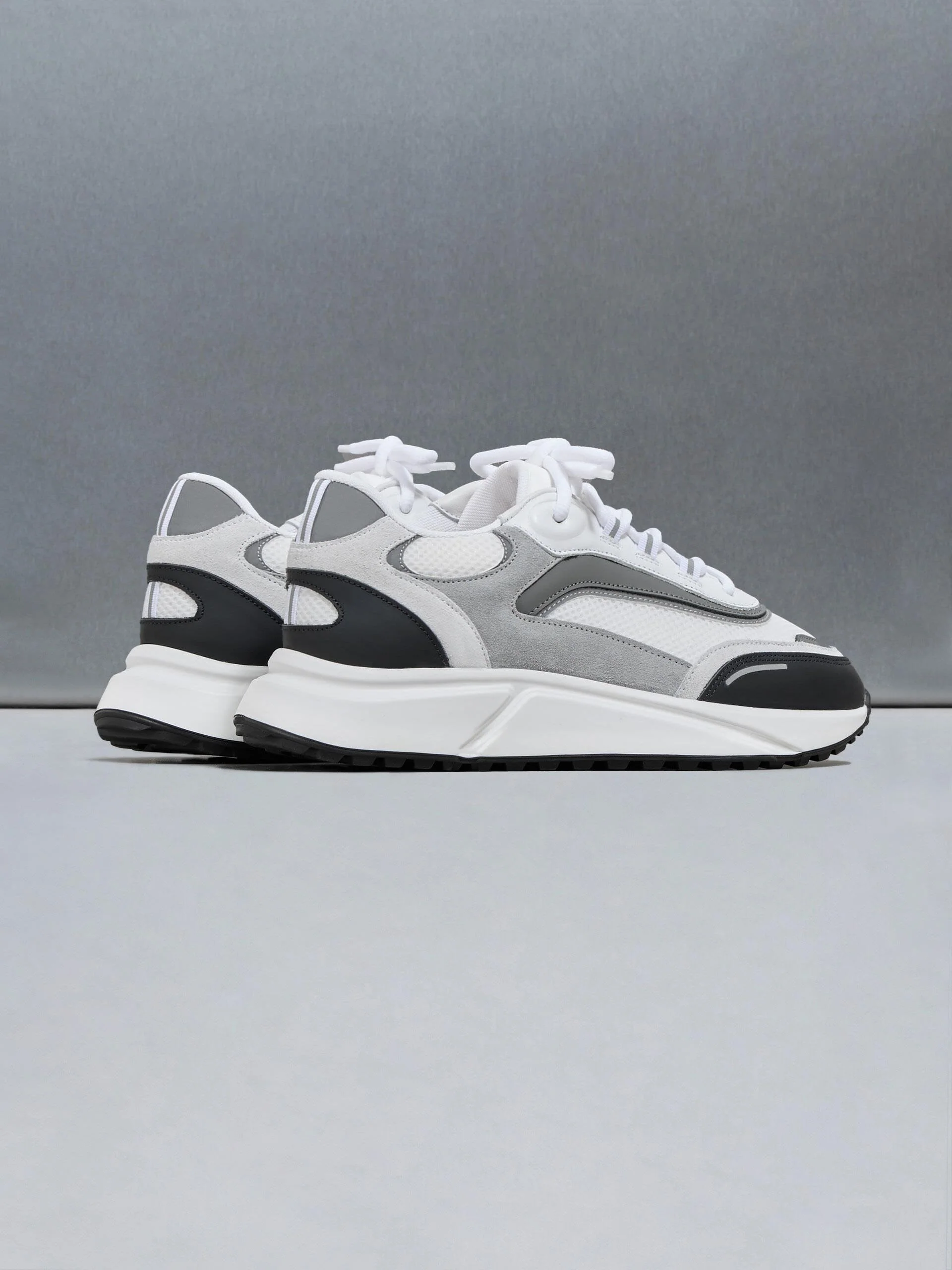 Technical Runner 2.0 in White Black - Image 4