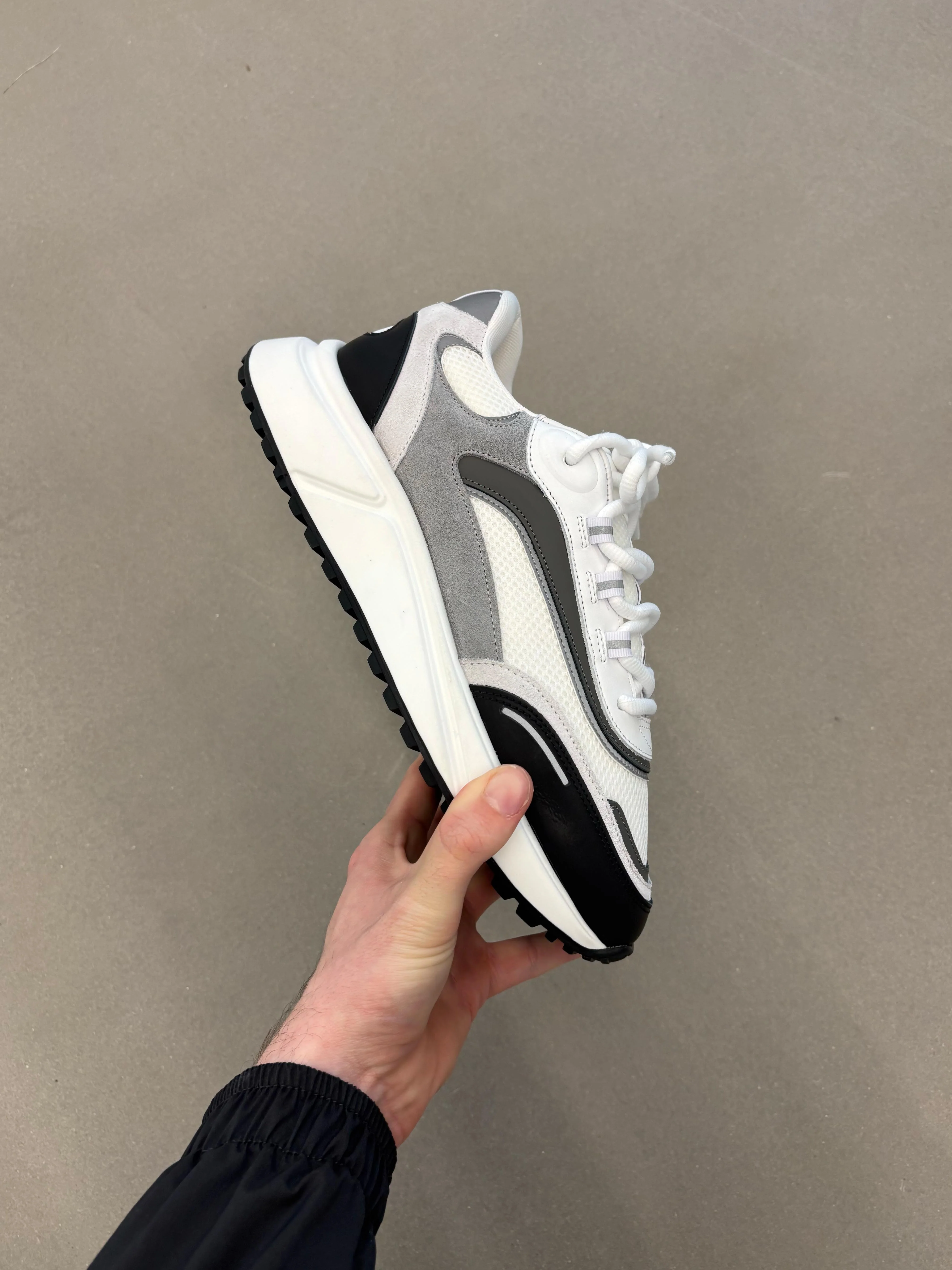 Technical Runner 2.0 in White Black - Image 6