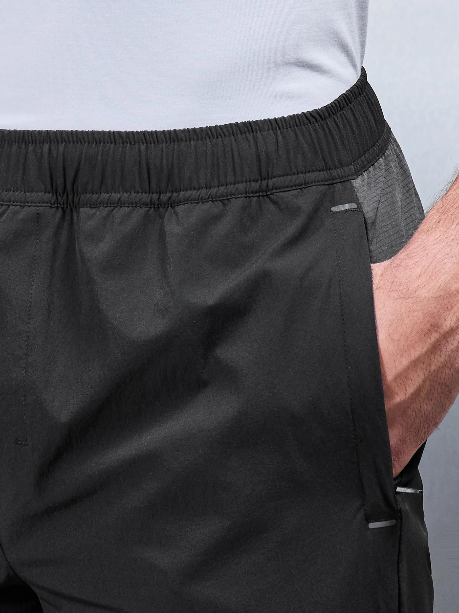 Utility Trail Trackpant in Black - Image 7