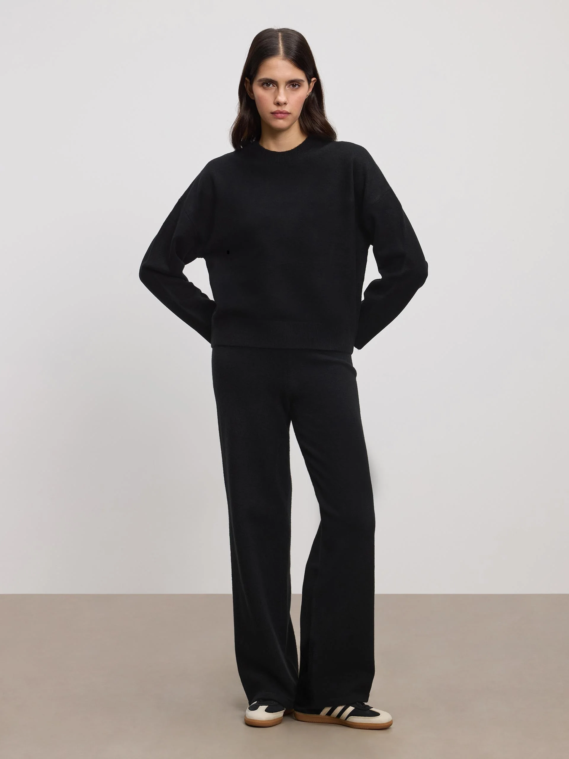 Womens Chunky Wool Jogger in Black - Image 2