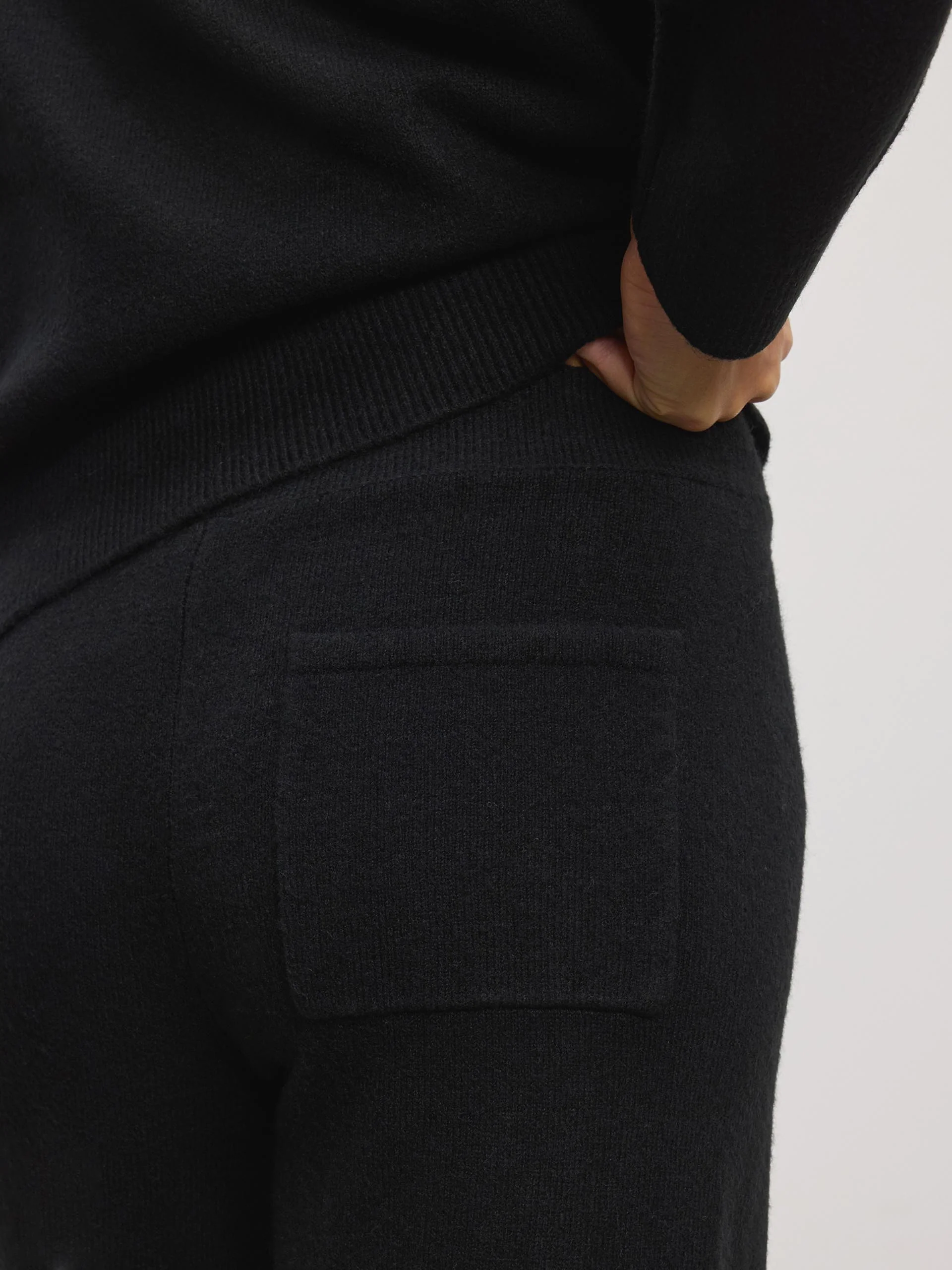 Womens Chunky Wool Jogger in Black - Image 4