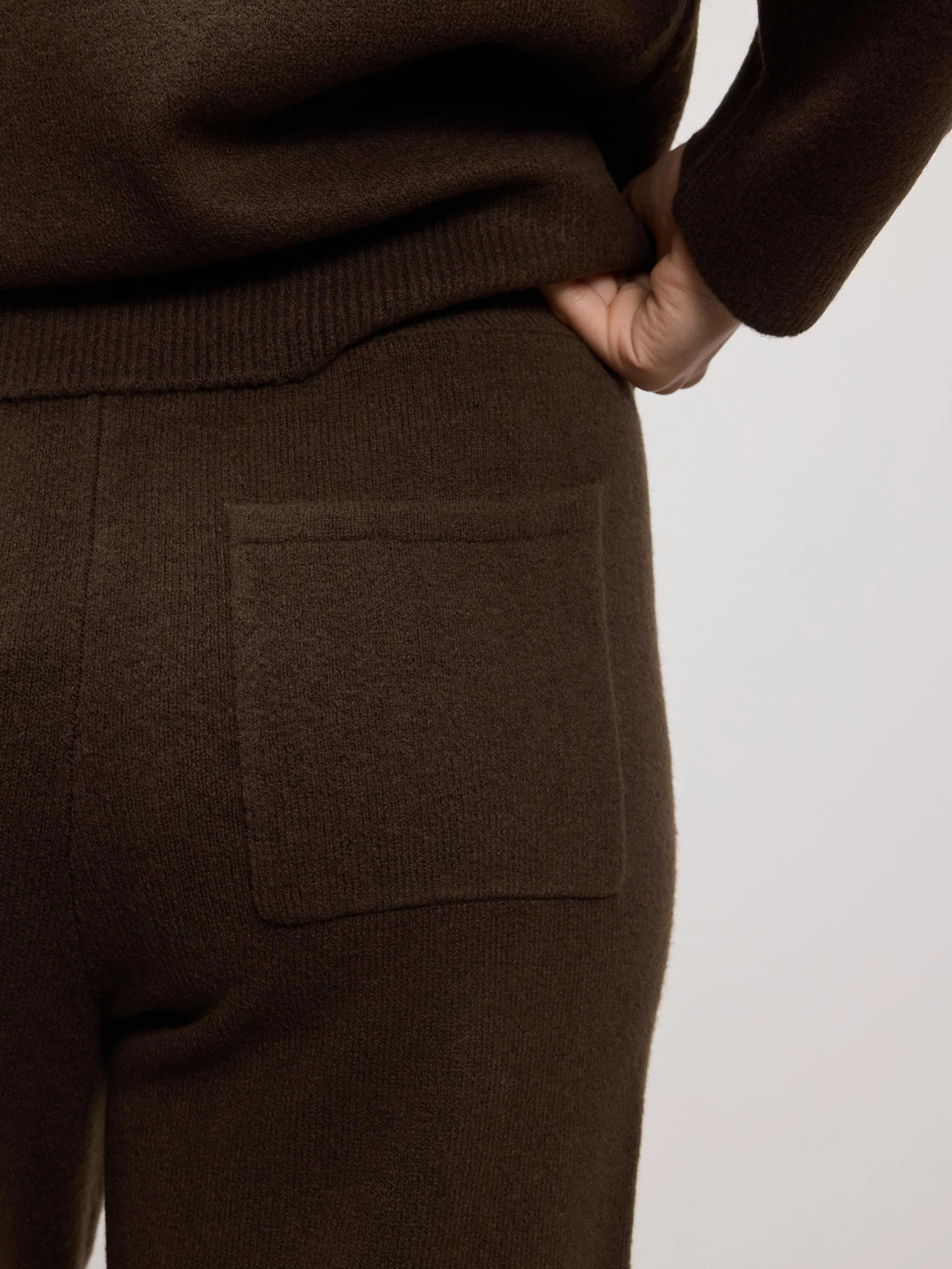 Womens Chunky Wool Jogger in Brown - Image 4