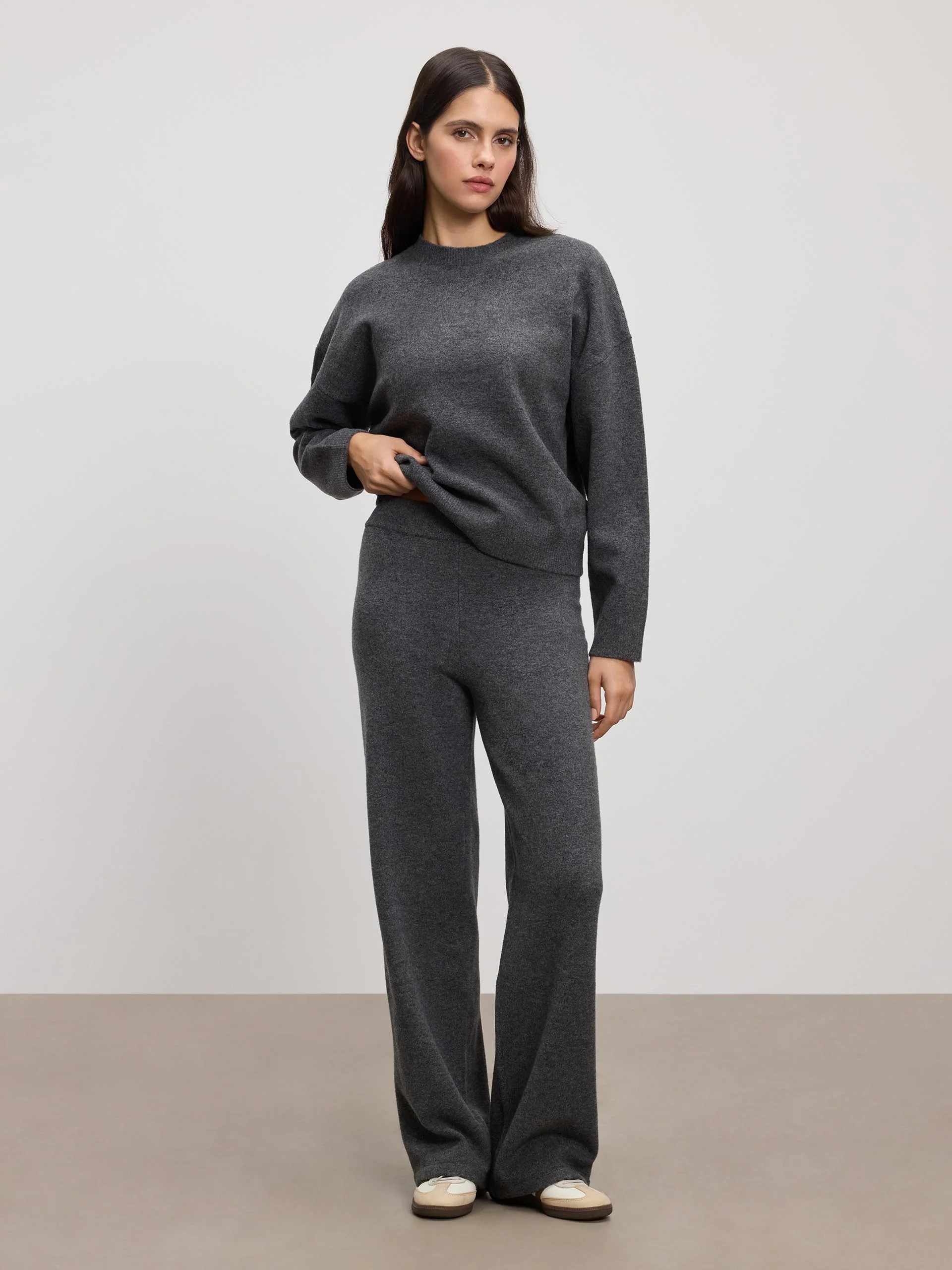 Womens Chunky Wool Jogger in Charcoal - Image 2