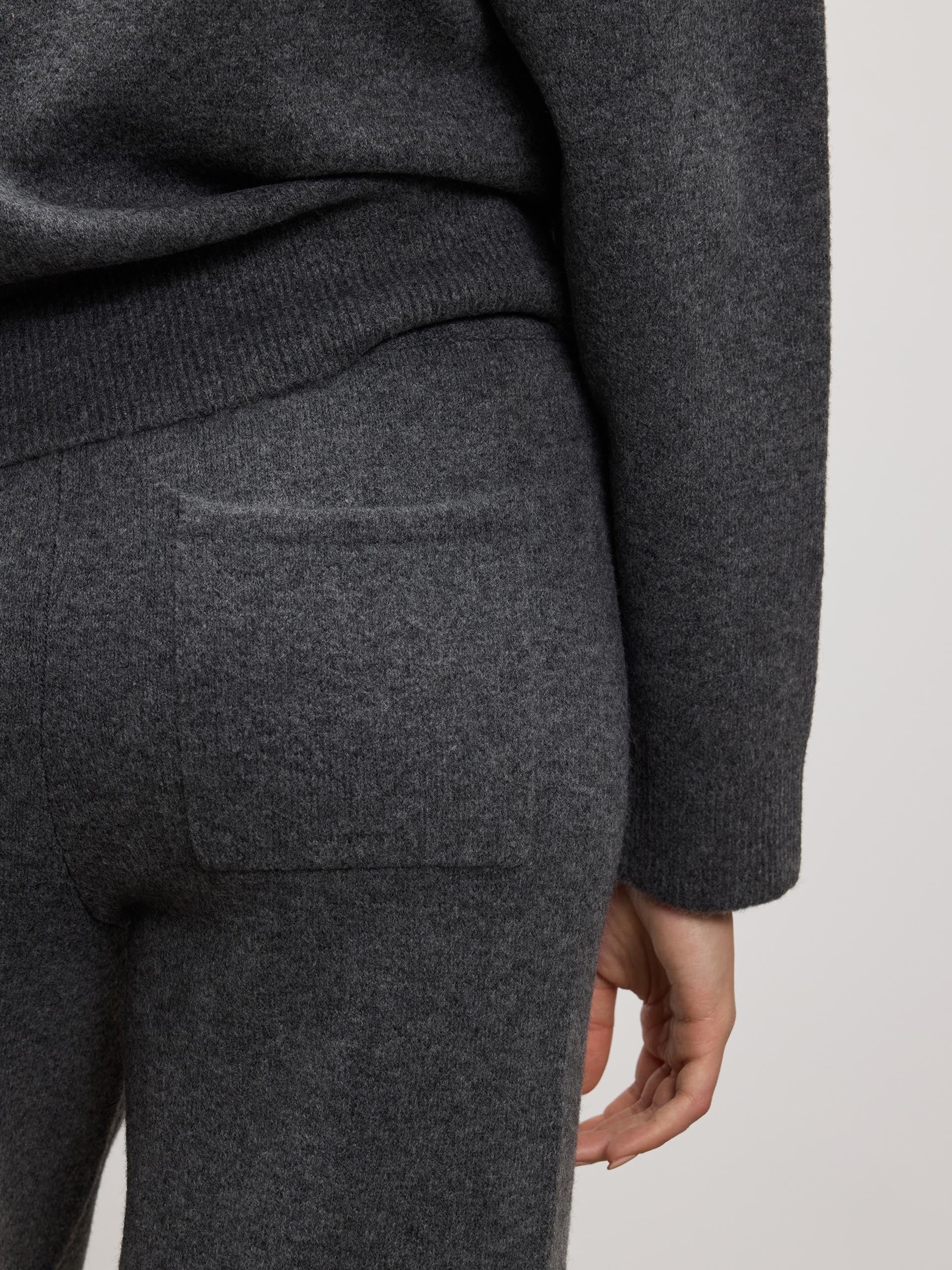 Womens Chunky Wool Jogger in Charcoal - Image 4