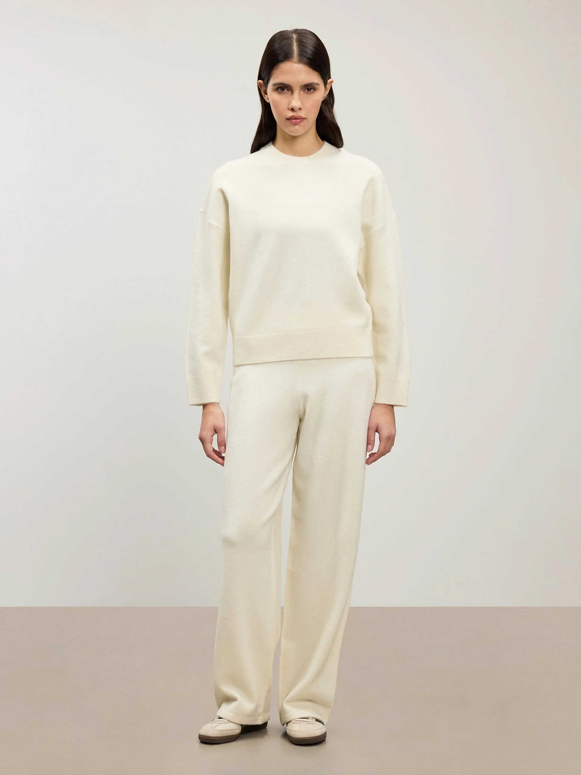 Womens Chunky Wool Jogger in Ecru - Image 2