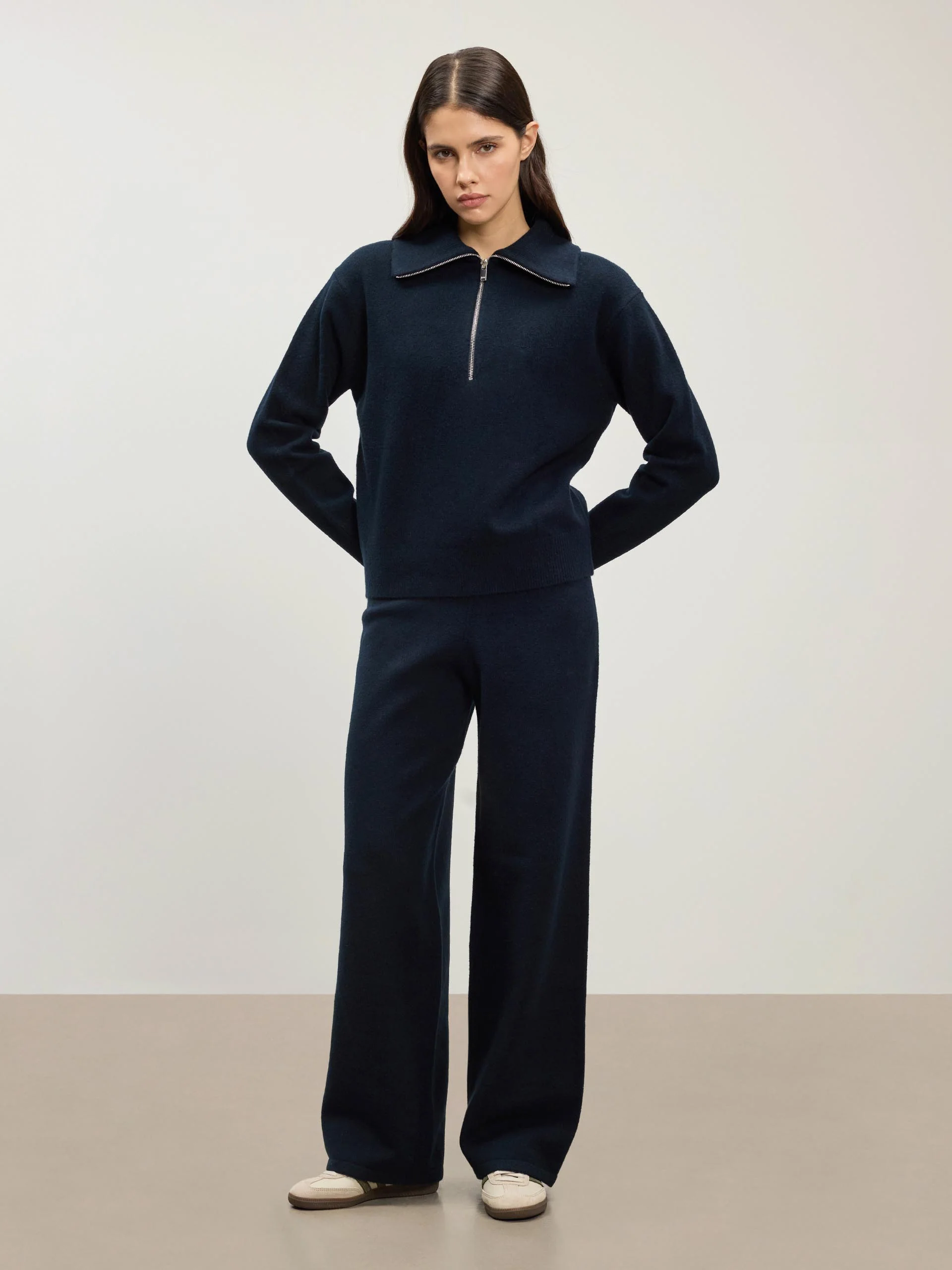 Womens Chunky Wool Jogger in Navy - Image 2