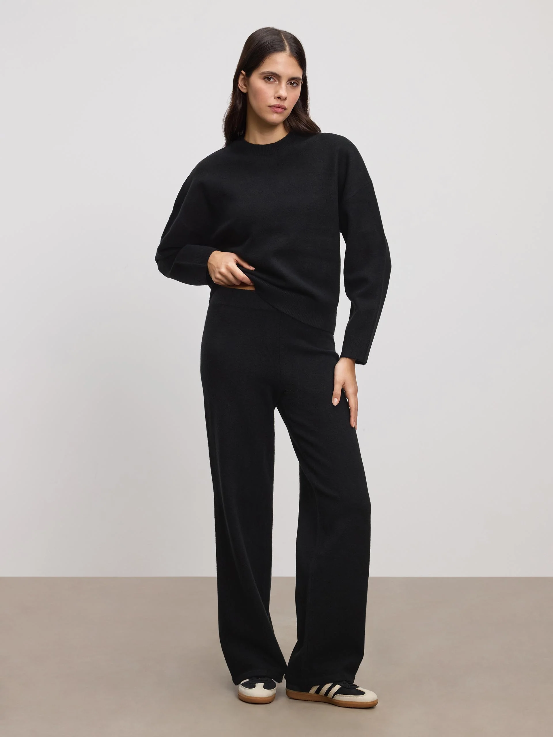 Womens Chunky Wool Sweatshirt in Black - Image 2