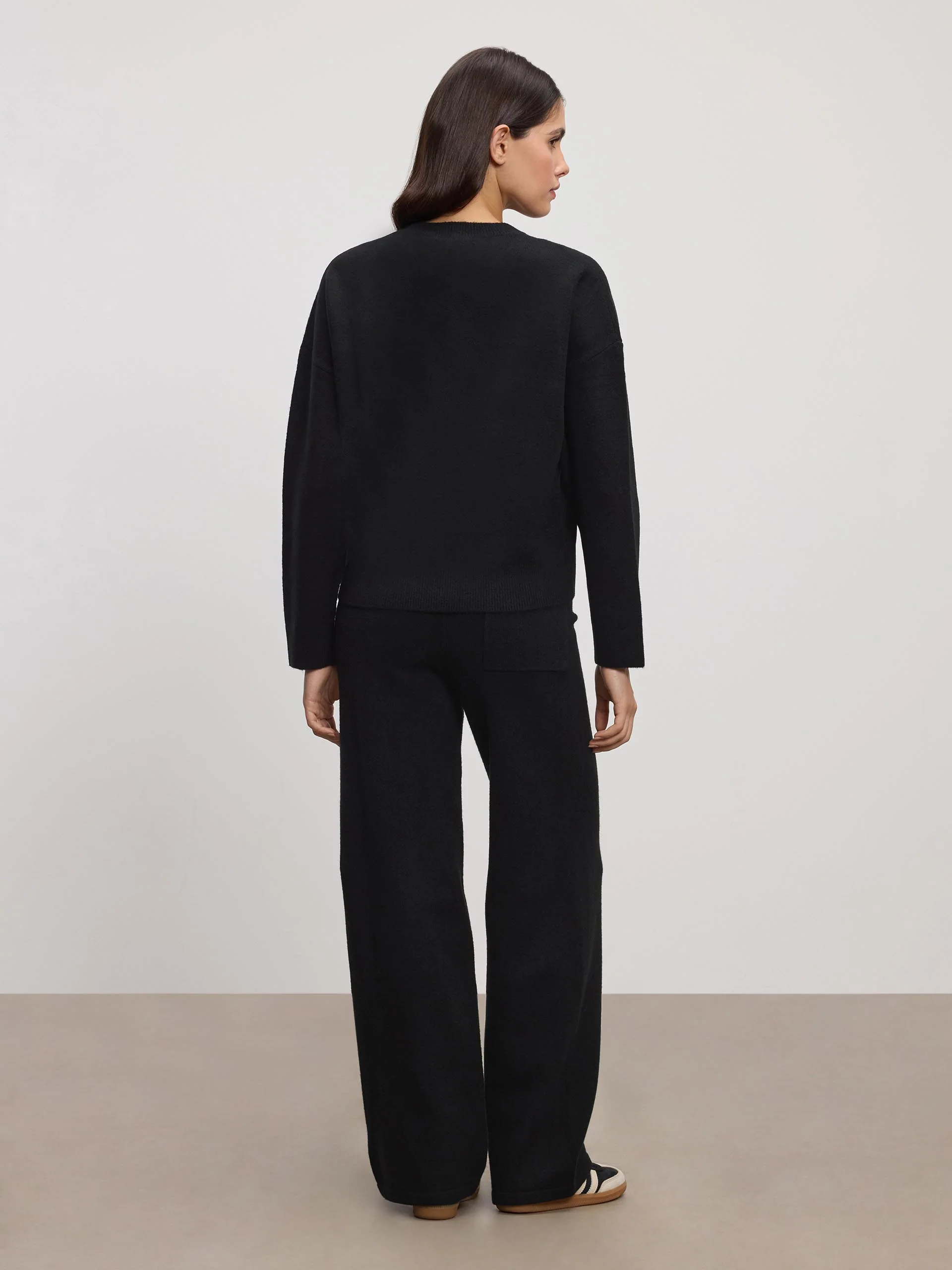 Womens Chunky Wool Sweatshirt in Black - Image 3