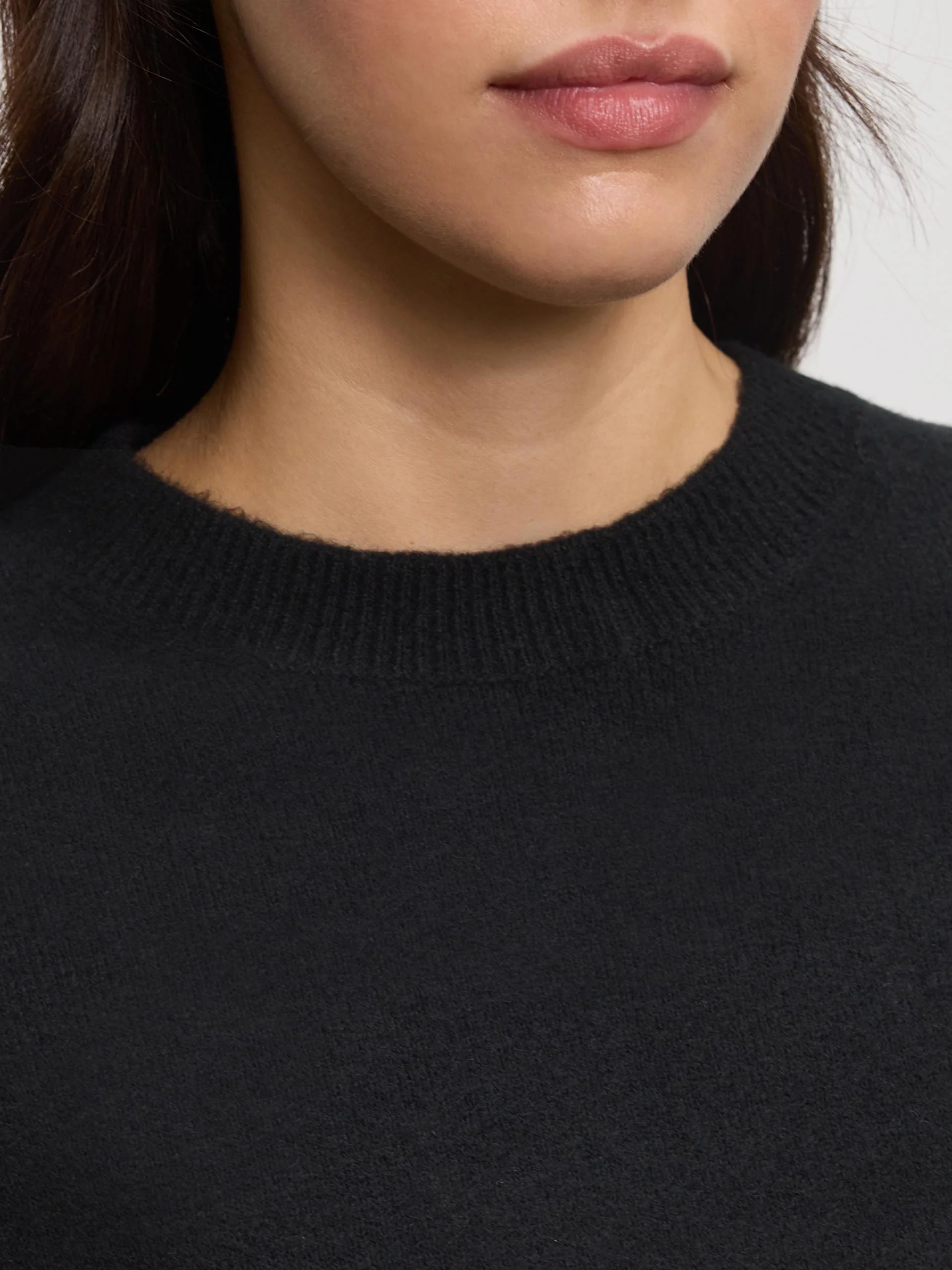 Womens Chunky Wool Sweatshirt in Black - Image 4