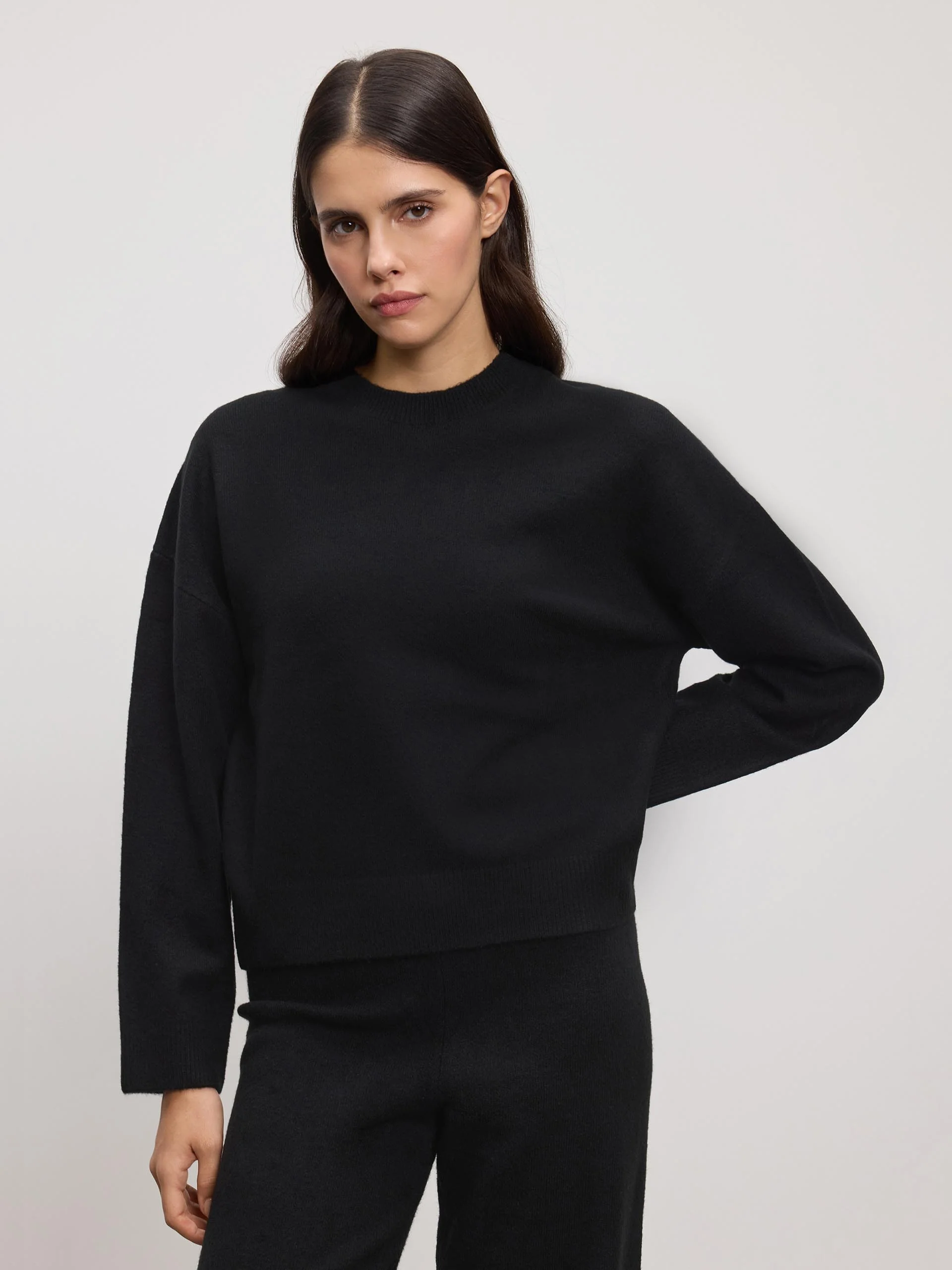 Womens Chunky Wool Sweatshirt in Black - Image 5