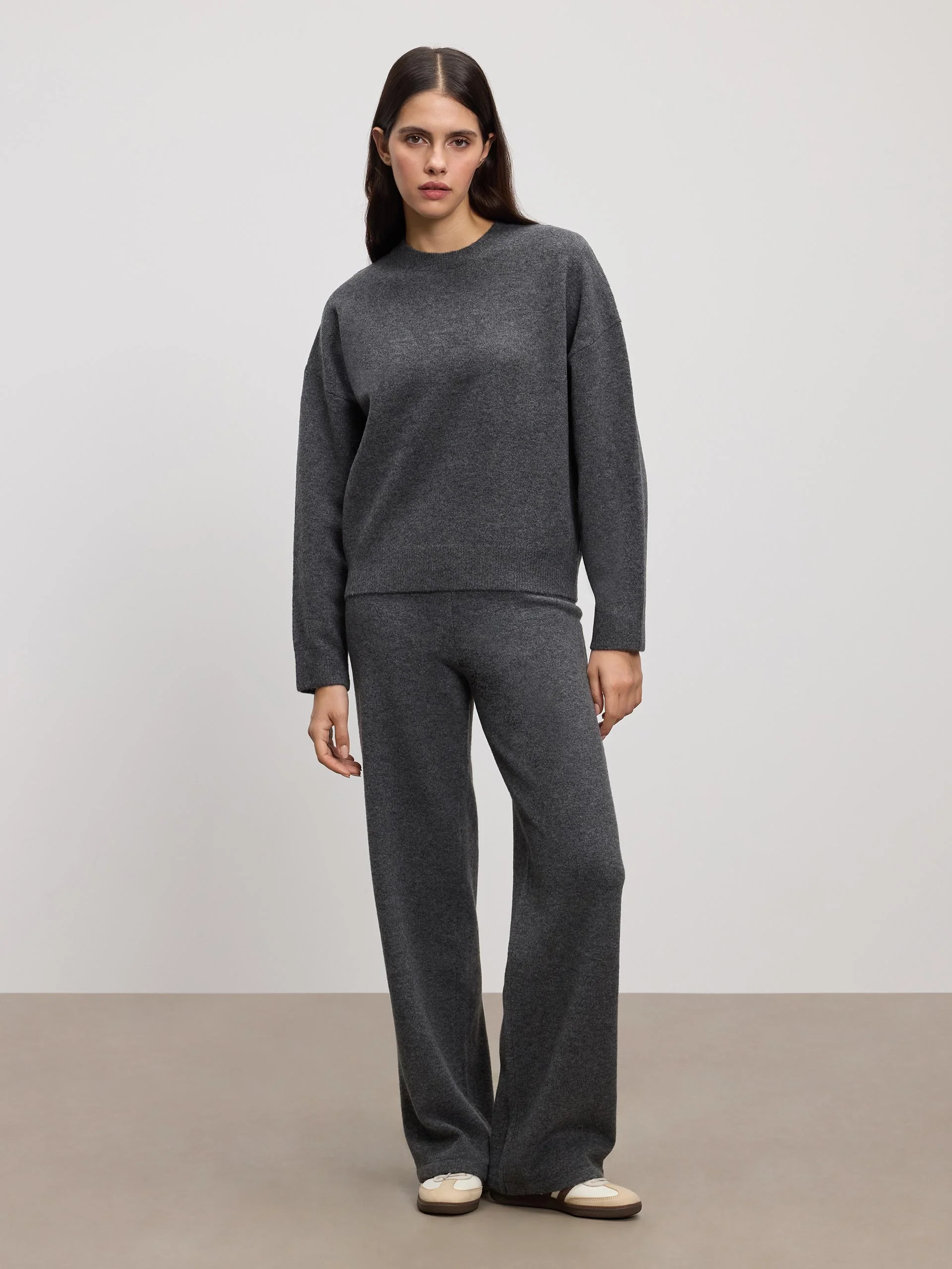 Womens Chunky Wool Sweatshirt in Charcoal - Image 2