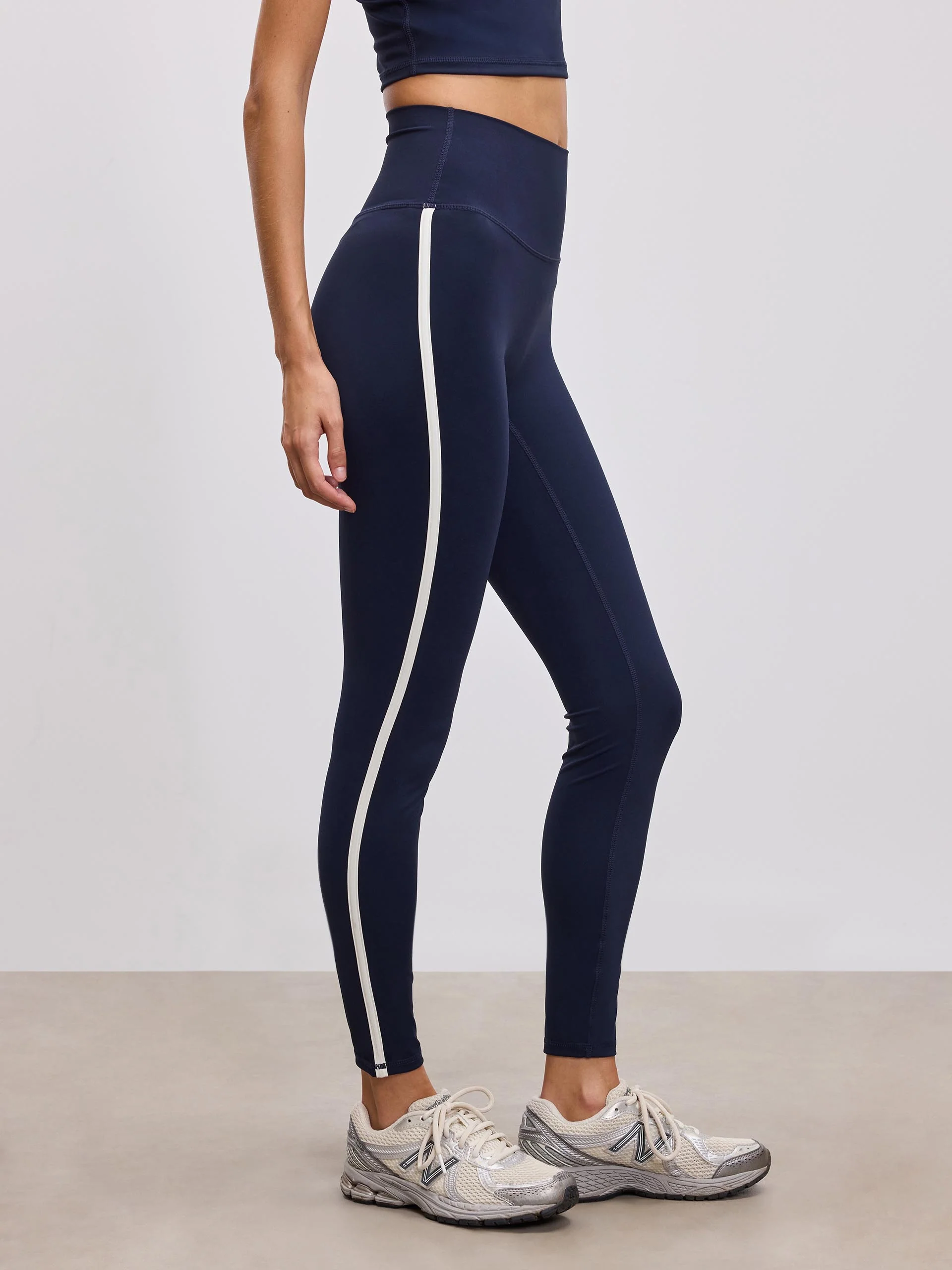 Womens Contrast Piping Active Legging in Navy - Image 6
