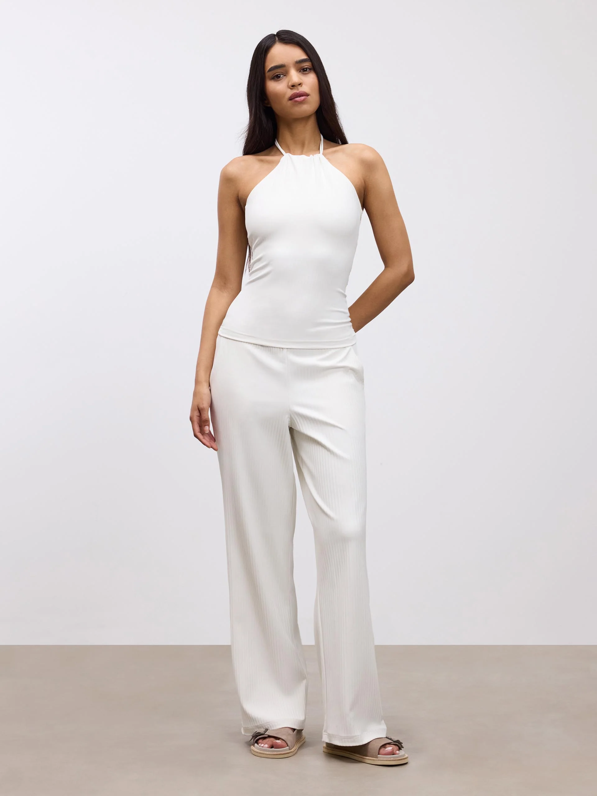 Womens Pleated Trouser in Ecru - Image 2