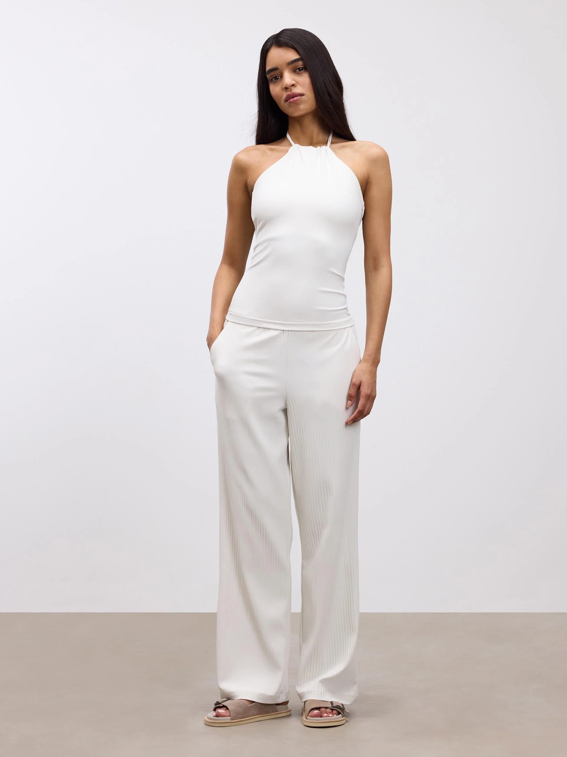 Womens Pleated Trouser in Ecru - Image 3