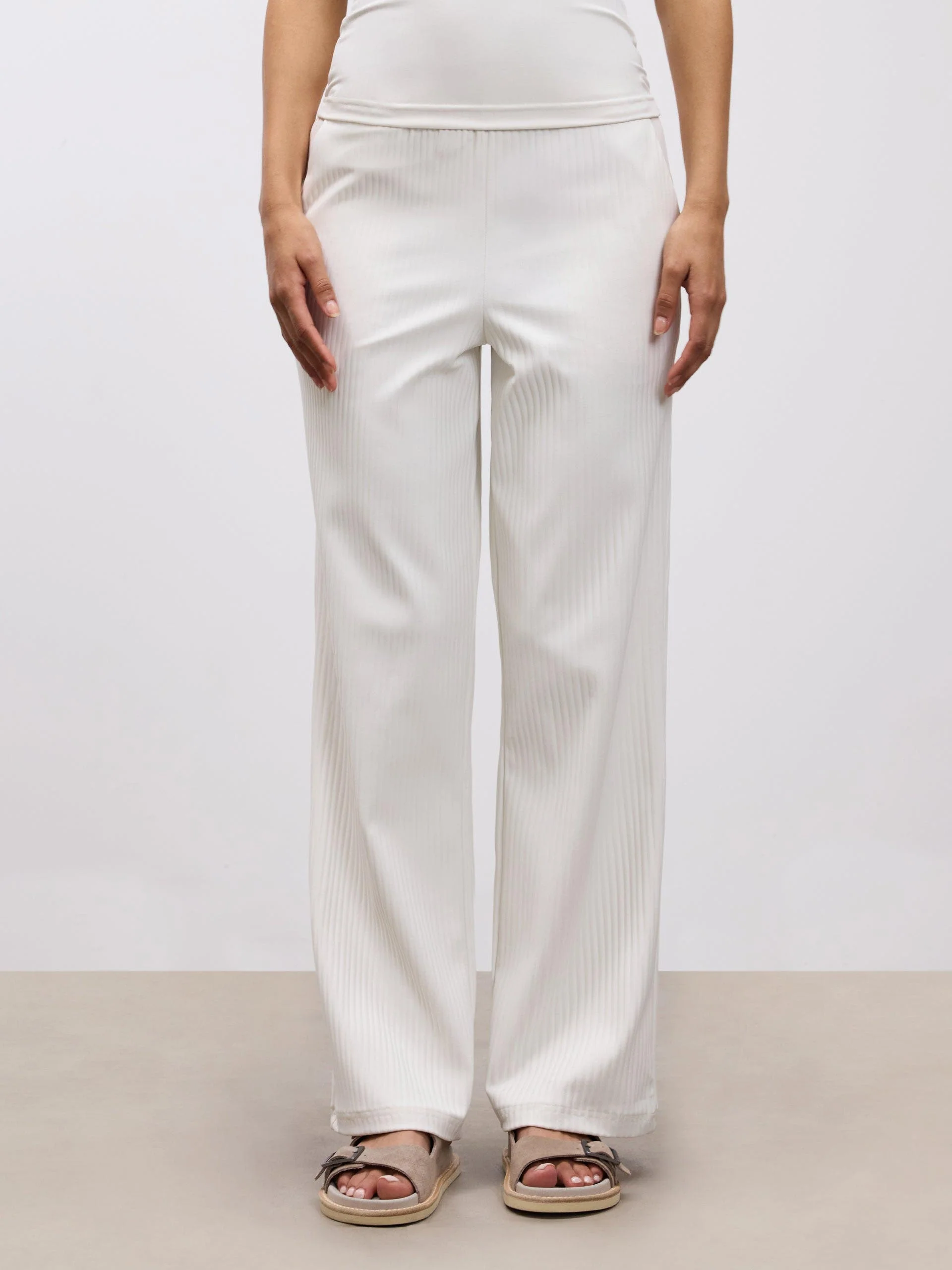 Womens Pleated Trouser in Ecru - Image 5