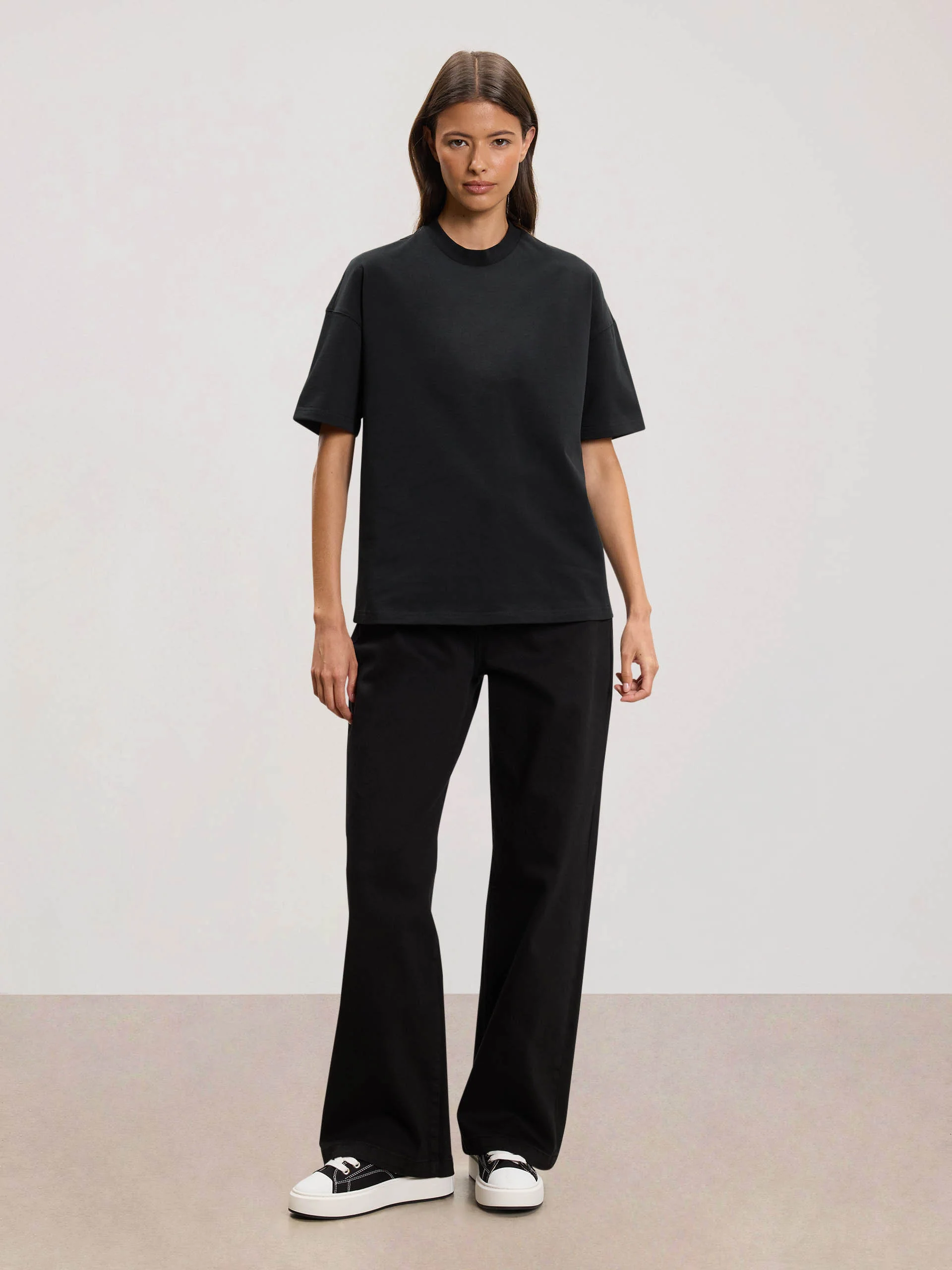 Womens Relaxed Fit Denim Jeans in Black - Image 2