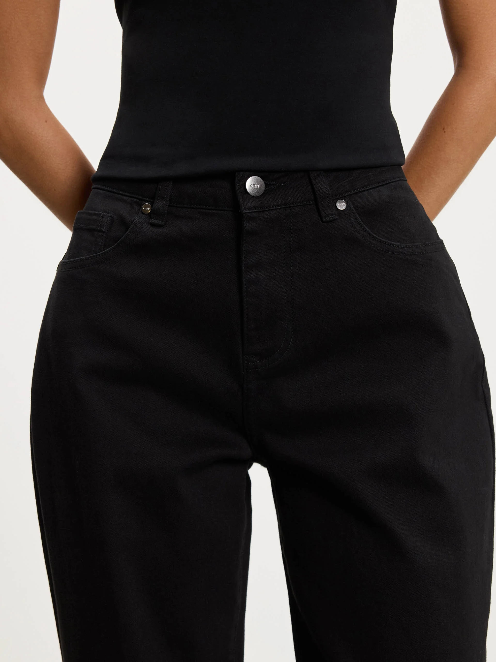 Womens Relaxed Fit Denim Jeans in Black - Image 3