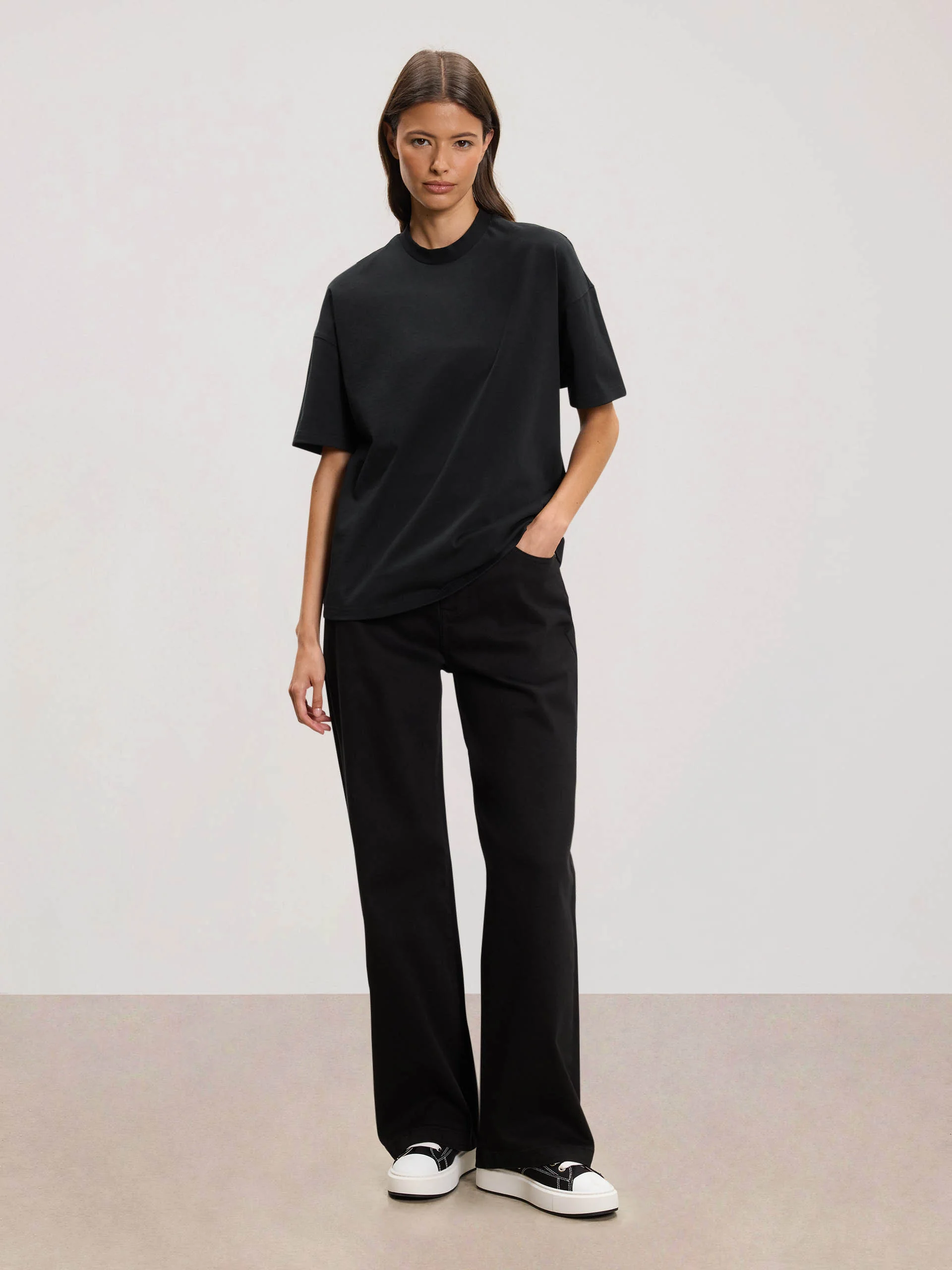 Womens Relaxed Fit Denim Jeans in Black - Image 4