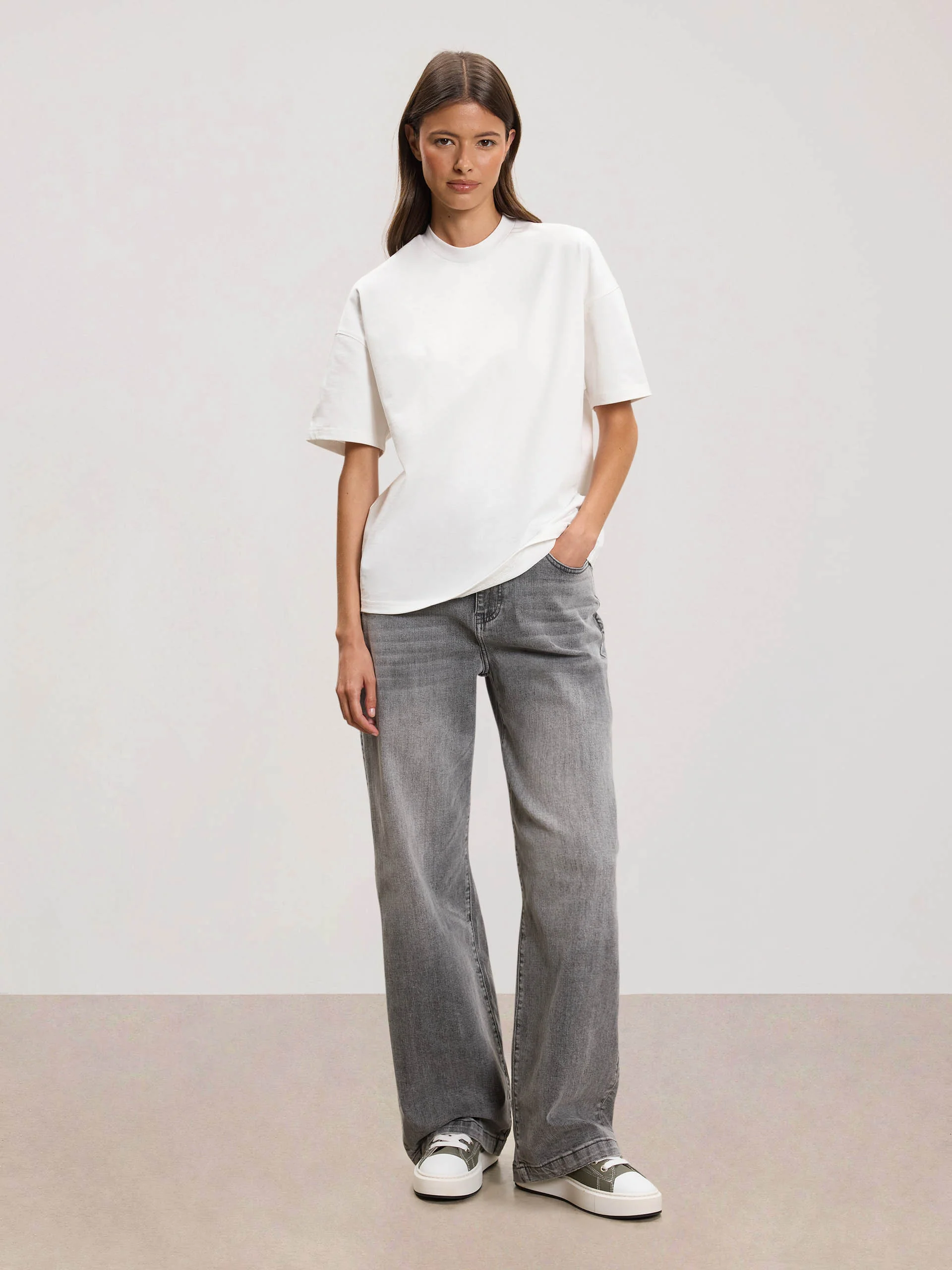 Womens Relaxed Fit Denim Jeans in Grey Wash - Image 2