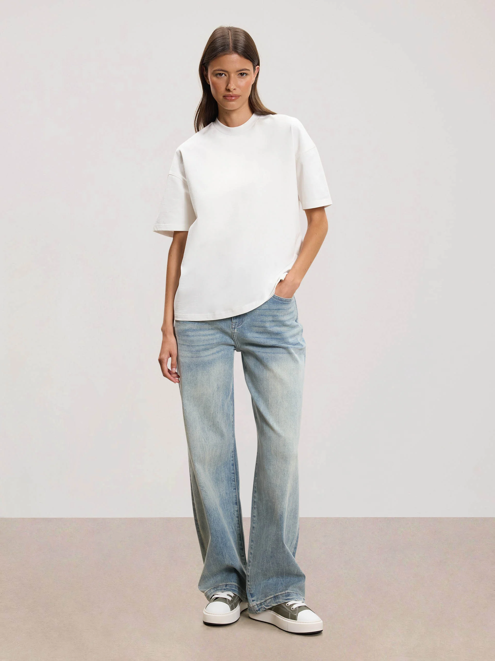 Womens Relaxed Fit Denim Jeans in Mid Blue - Image 2