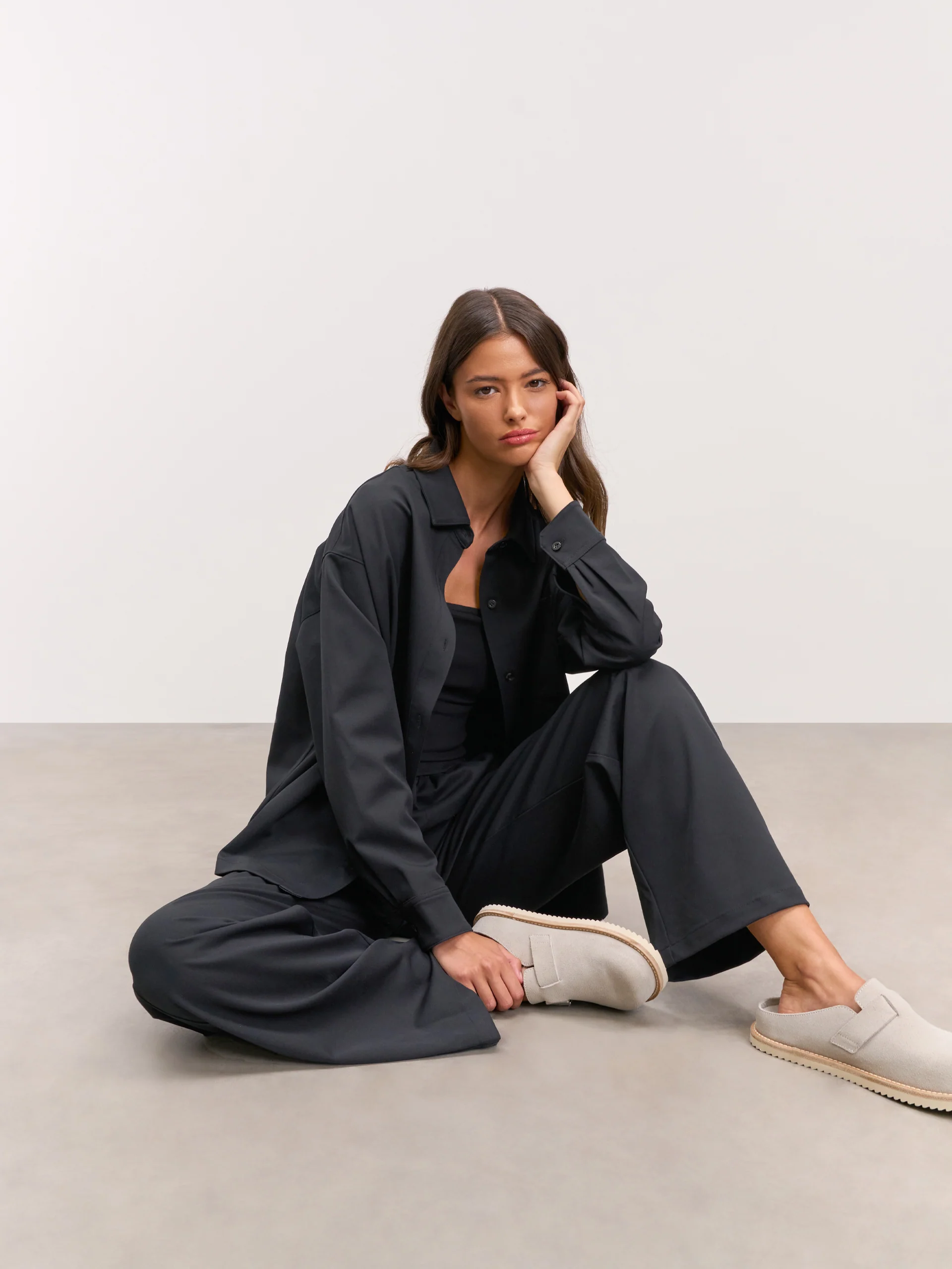Womens Relaxed Shirt in Black - Image 2