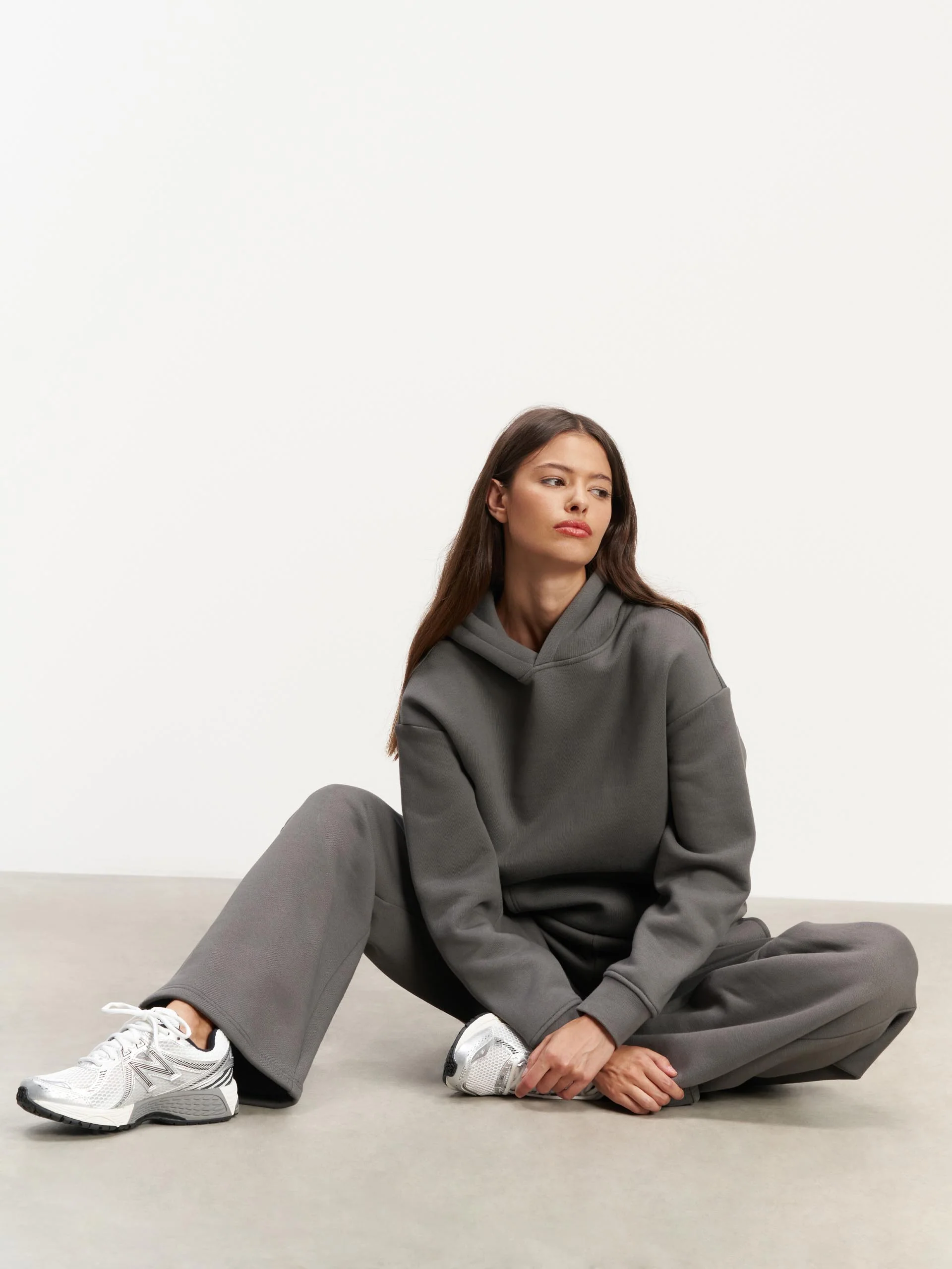 Womens Relaxed Straight Leg Jogger in Grey - Image 2