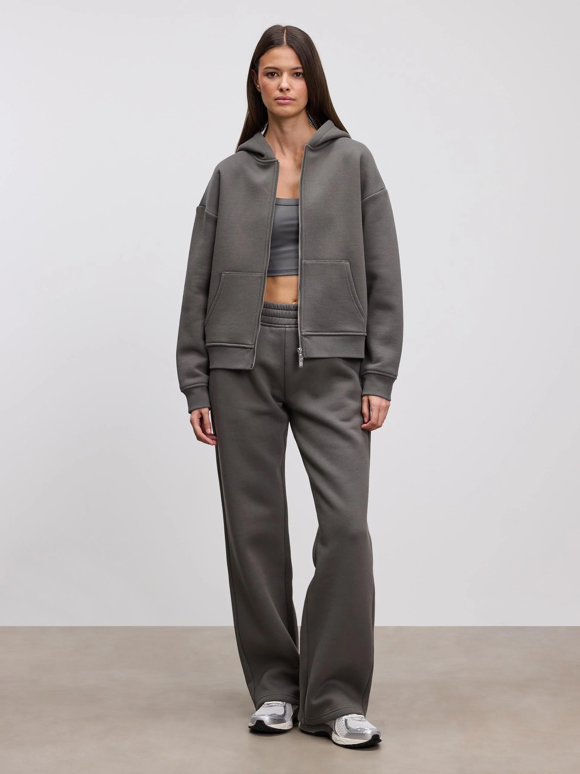 Womens Relaxed Straight Leg Jogger in Grey - Image 3