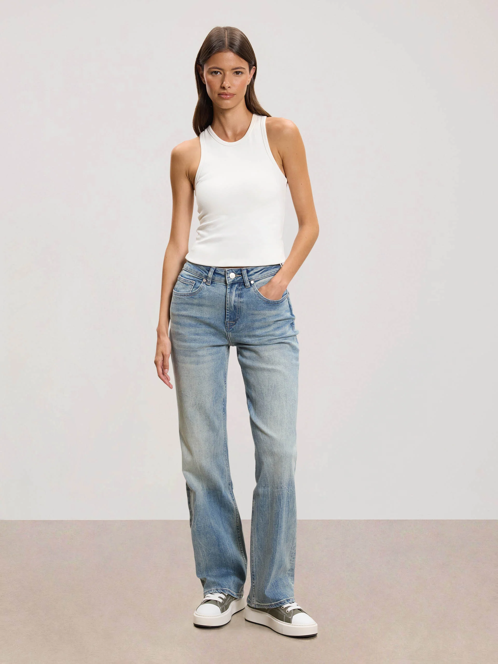 Womens Straight Leg Denim Jeans in Mid Blue - Image 2