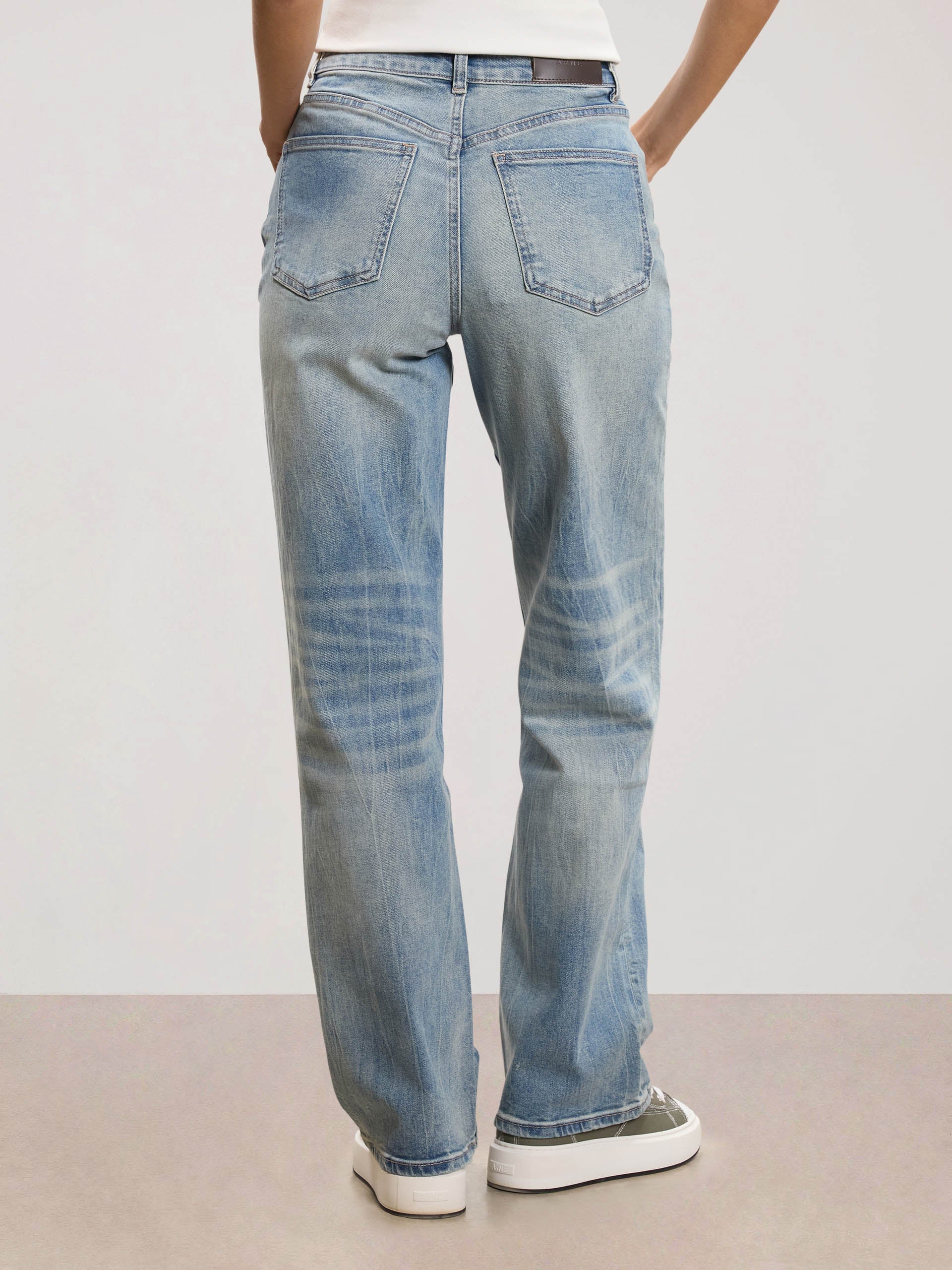 Womens Straight Leg Denim Jeans in Mid Blue - Image 3